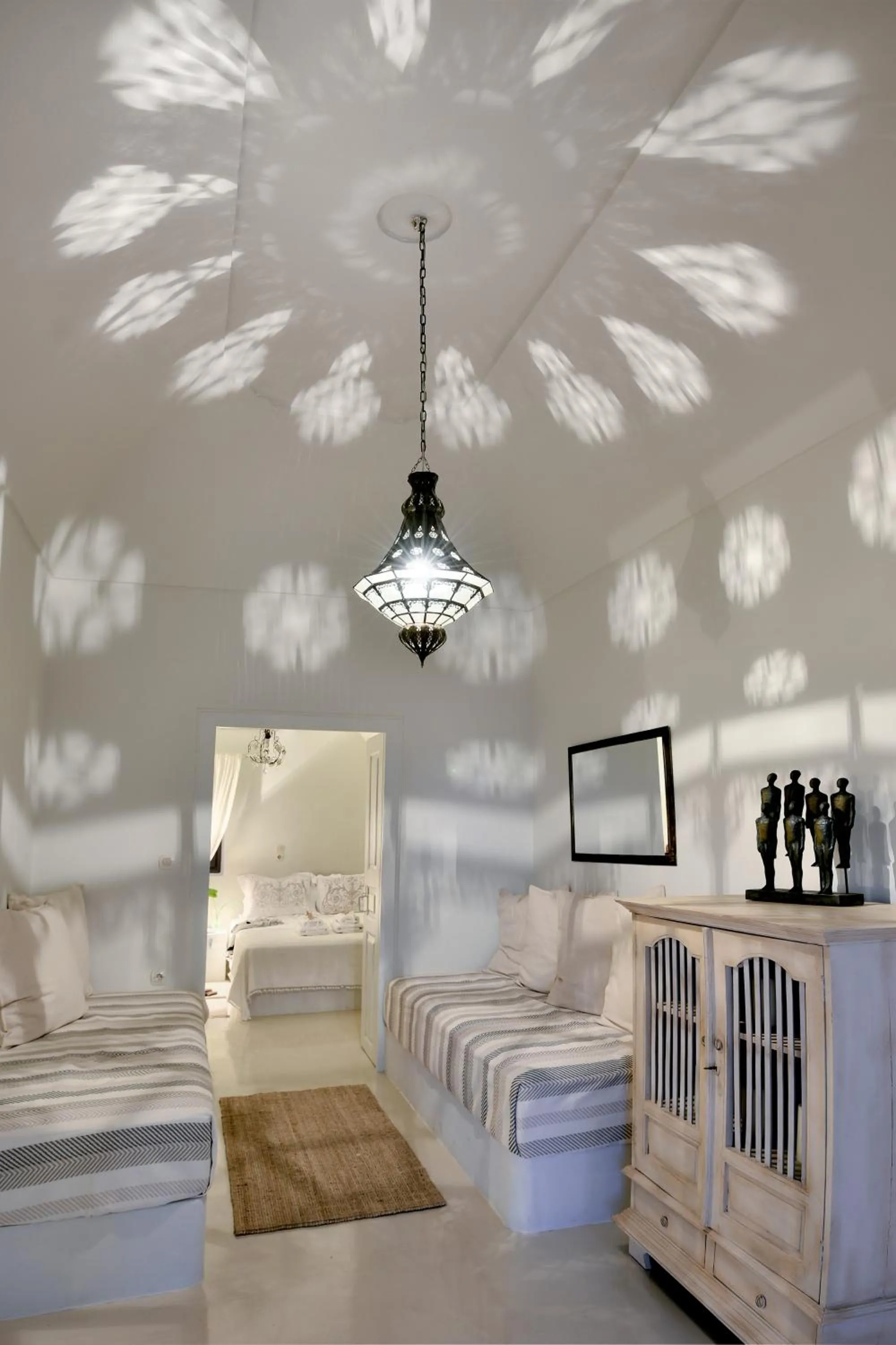 Living room, Bed in ALIA MANSION by K&K