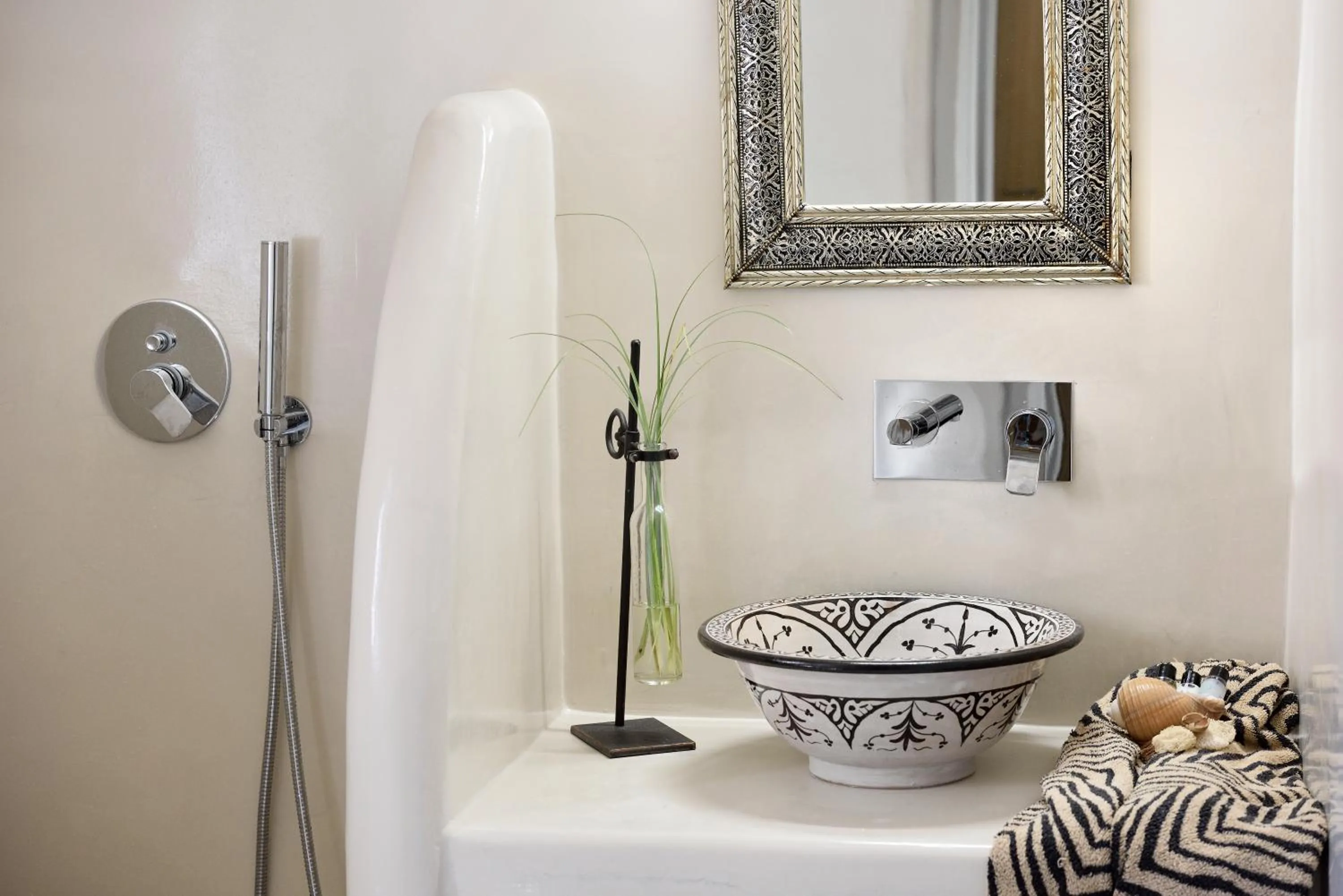 Bathroom in ALIA MANSION by K&K