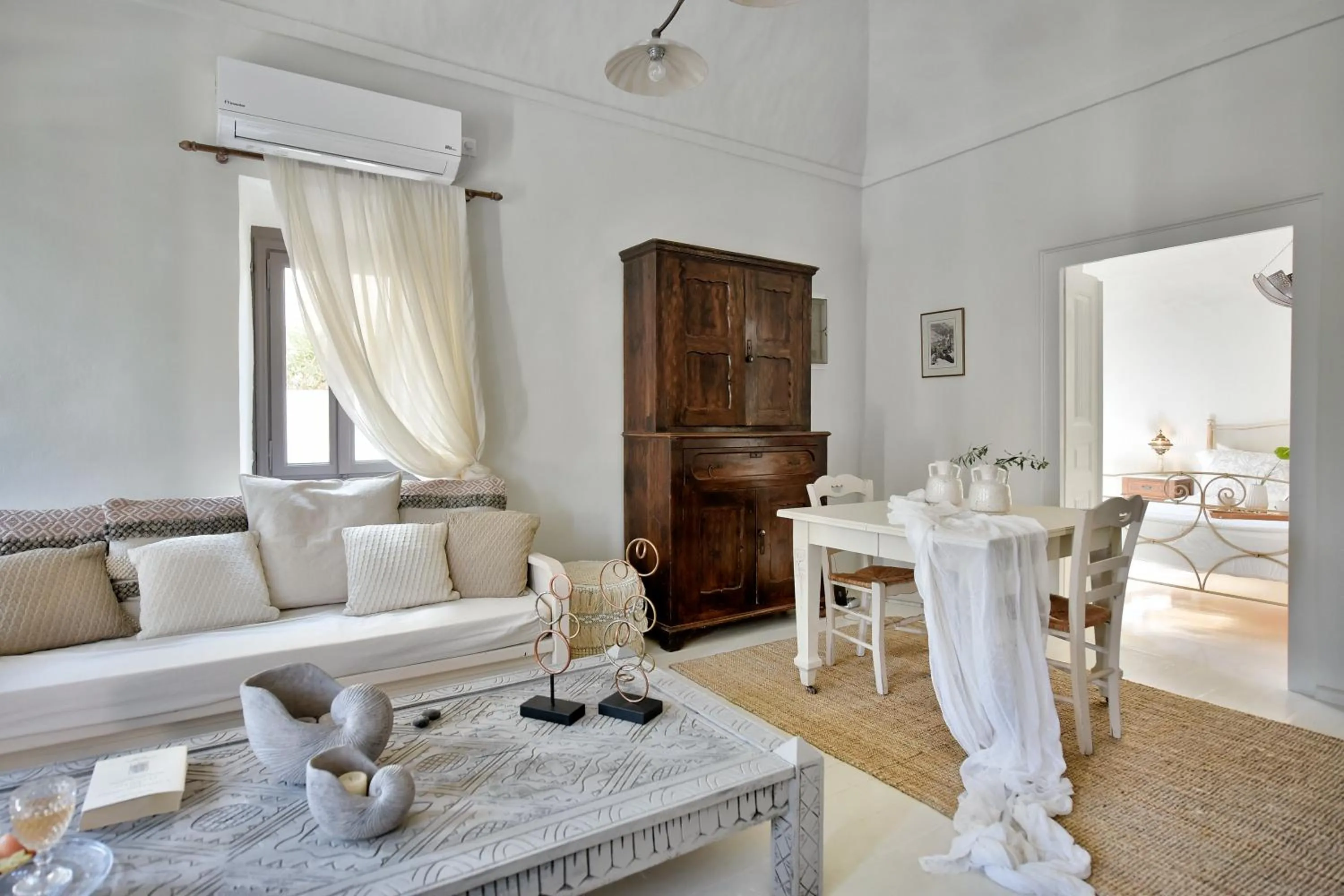 Living room in ALIA MANSION by K&K