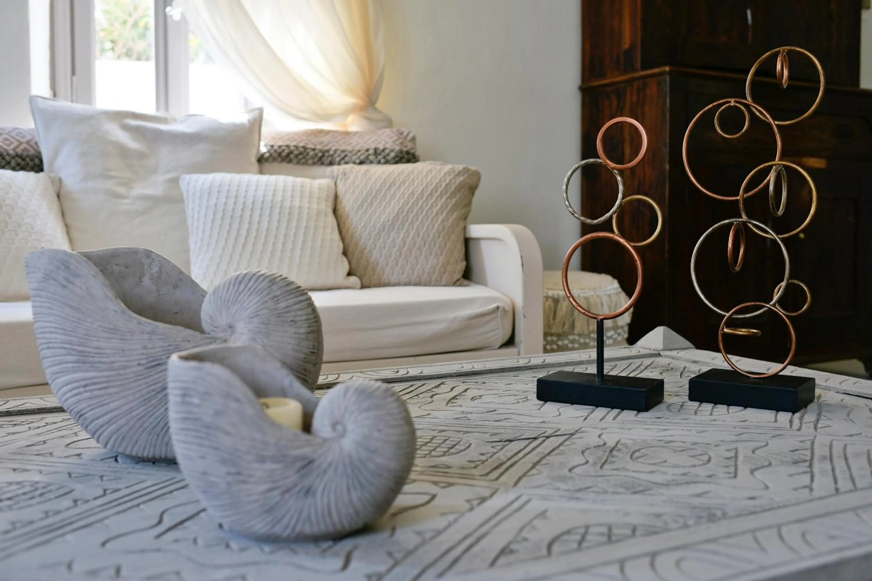 Living room in ALIA MANSION by K&K