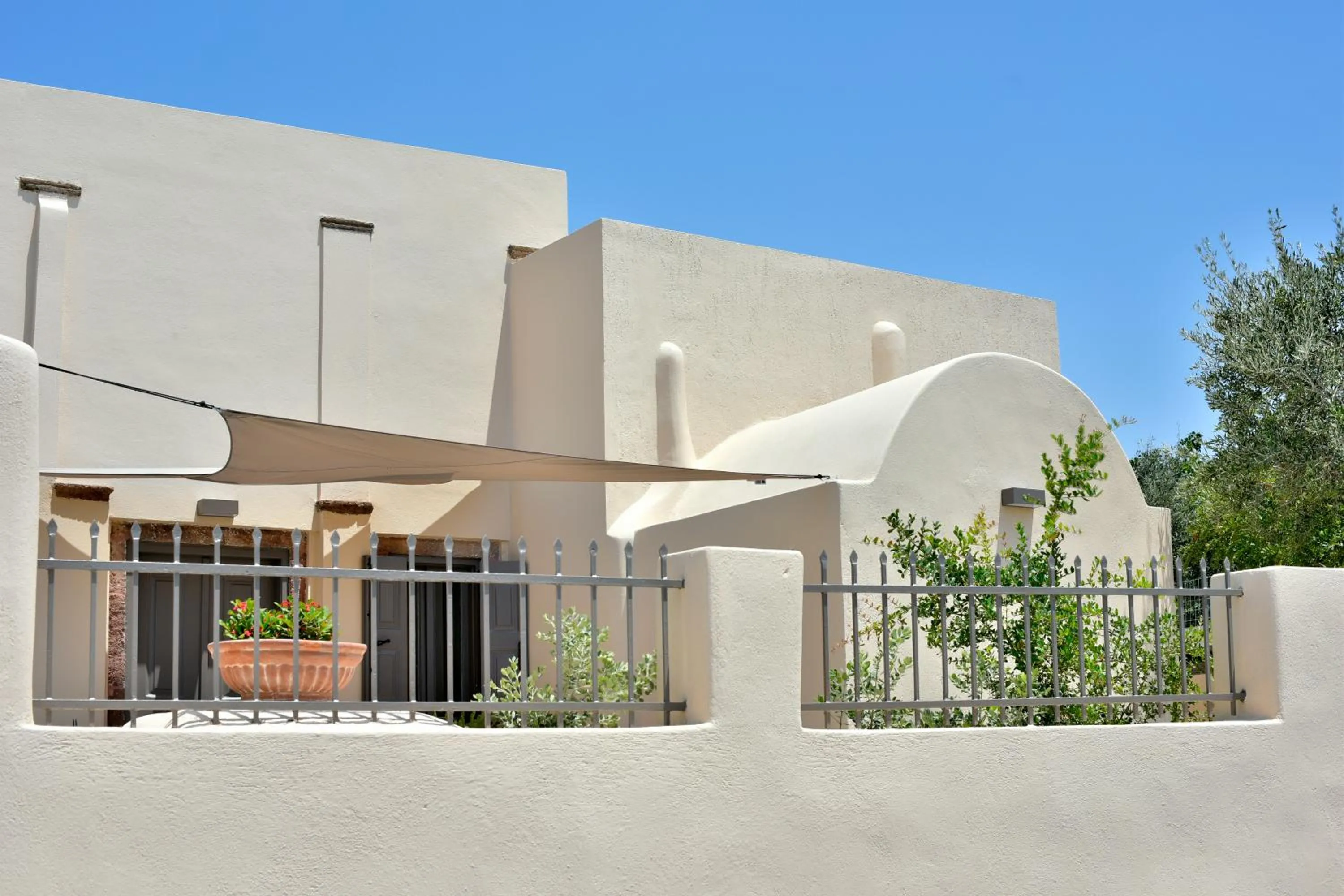 Facade/entrance in ALIA MANSION by K&K