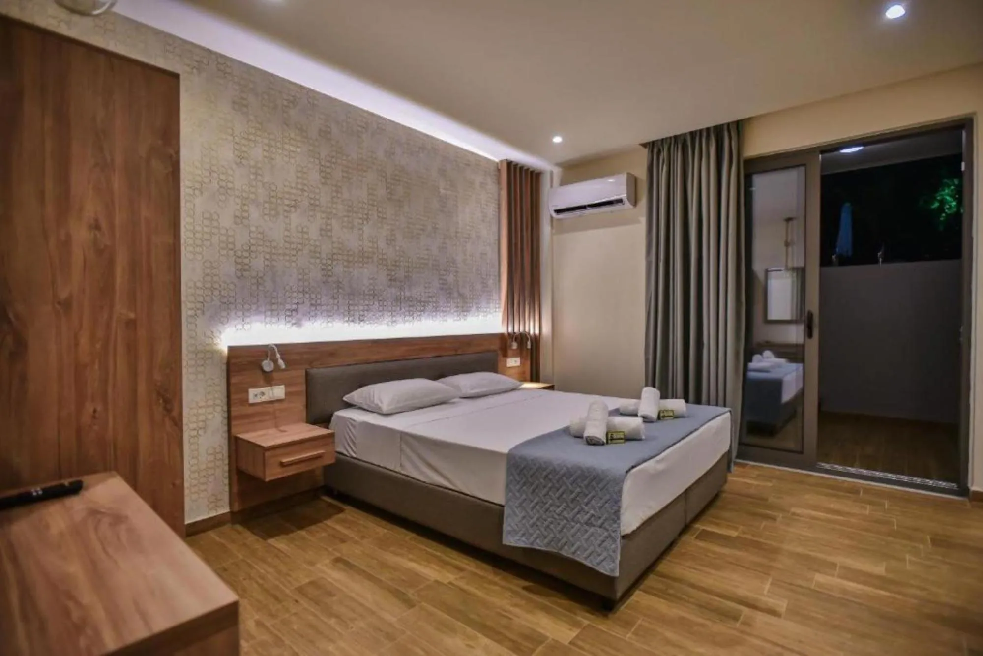 Bed in Del Mar 'Adults Only'