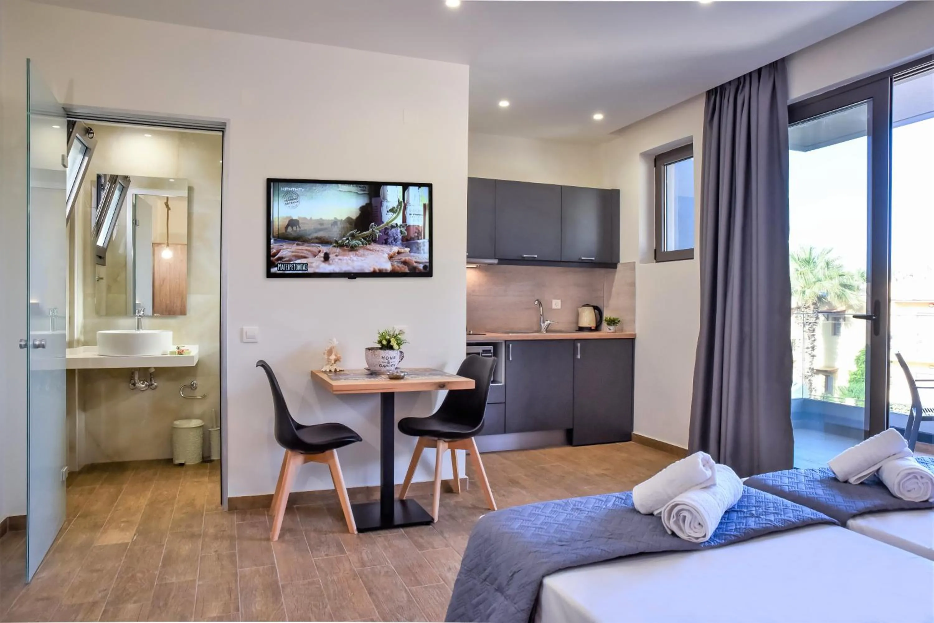 Bed in Del Mar 'Adults Only'