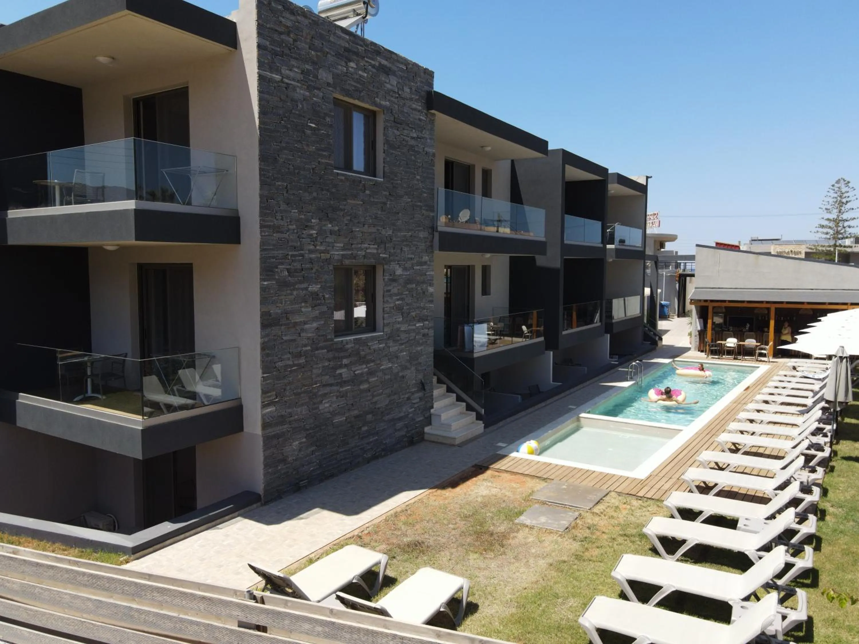 Property building in Del Mar 'Adults Only'