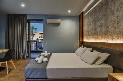 Del Mar 'Adults Only'