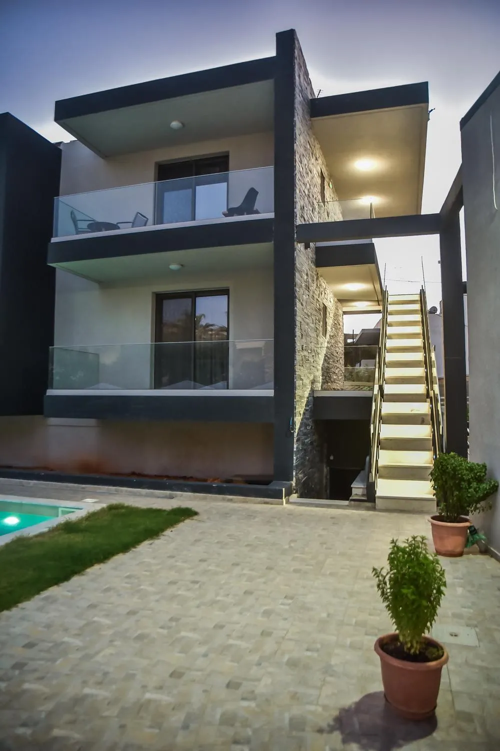 Property building in Del Mar 'Adults Only'