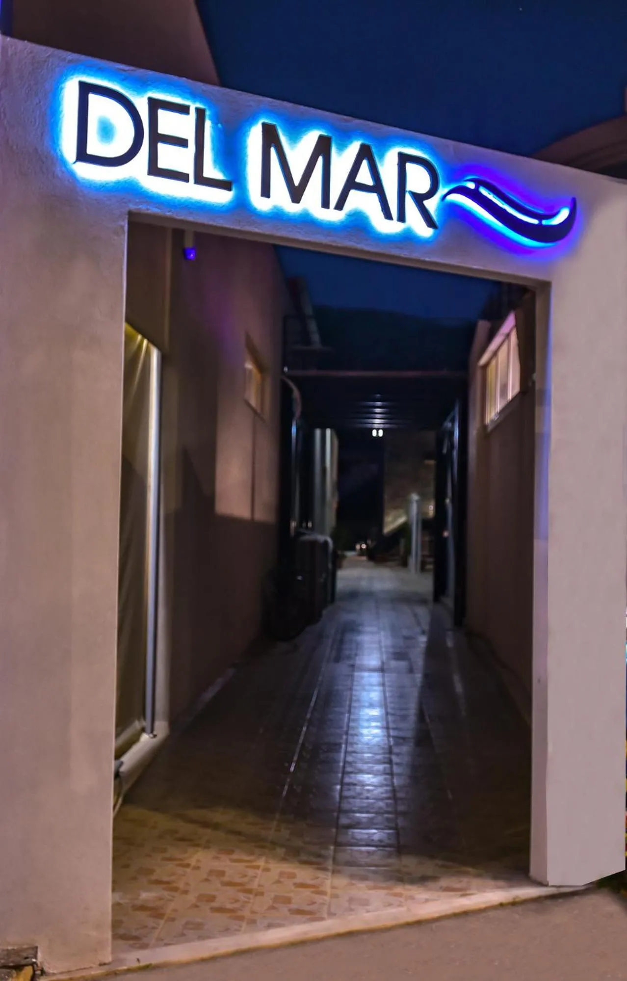 Property building in Del Mar 'Adults Only'