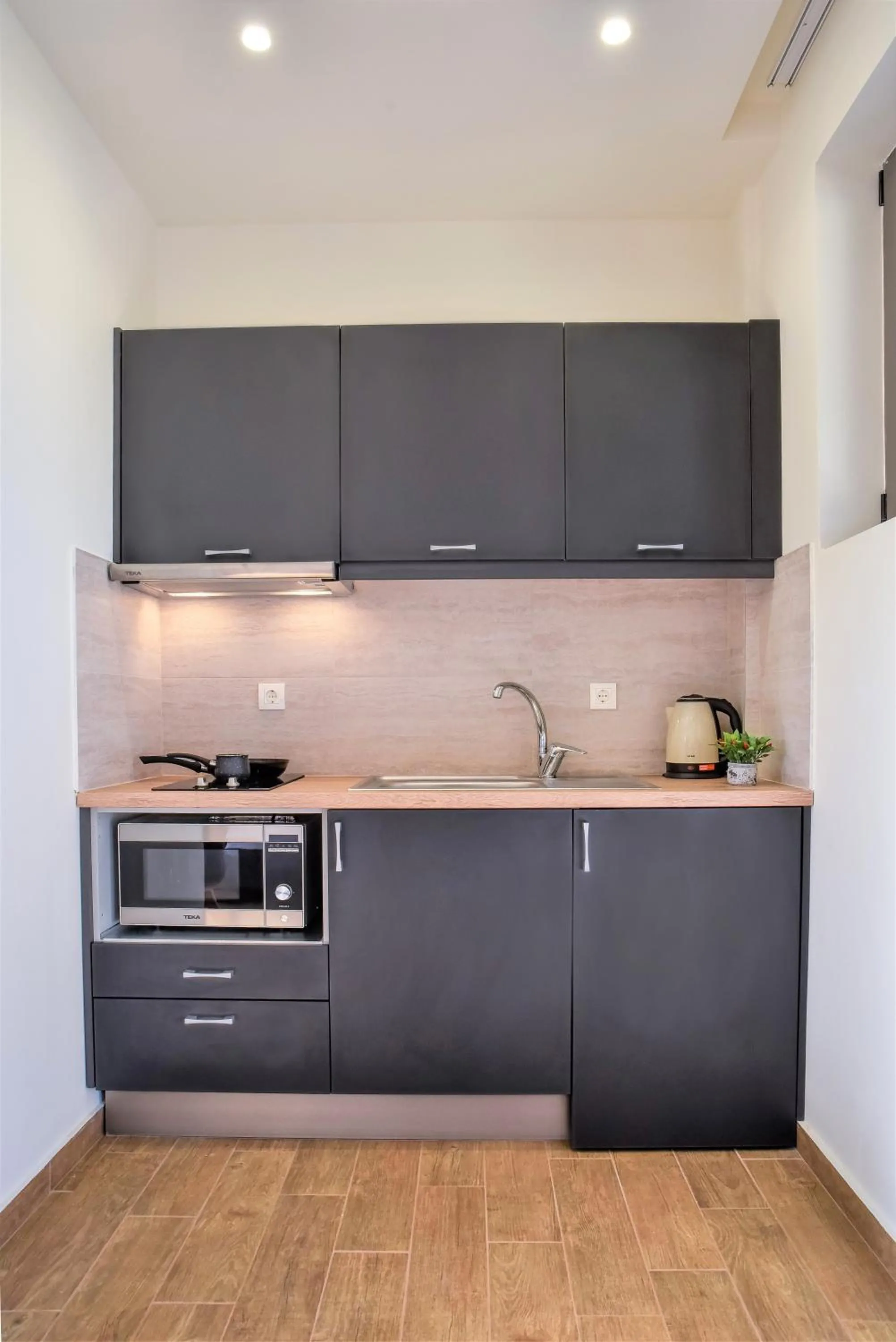 Kitchen or kitchenette in Del Mar 'Adults Only'