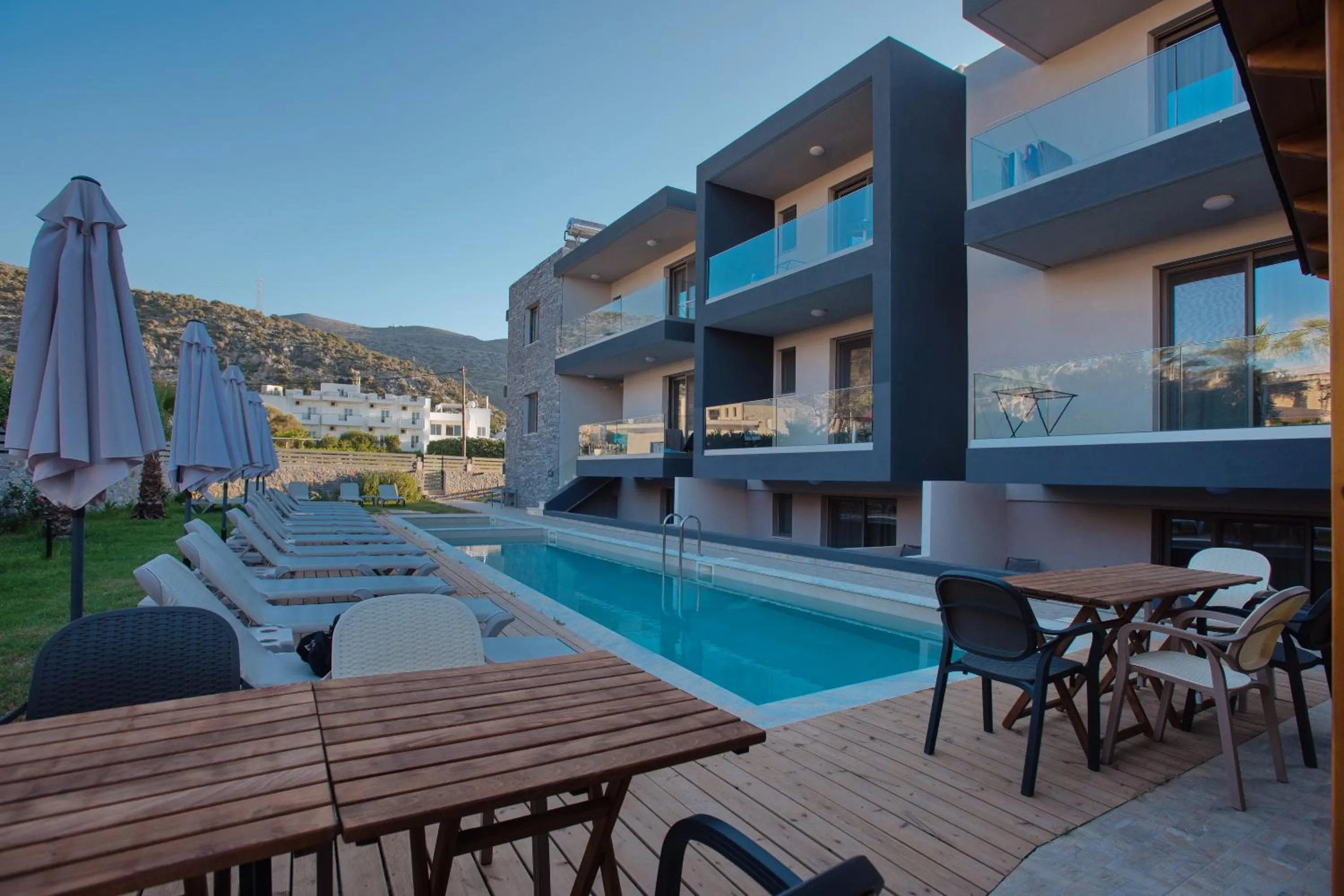 Property building in Del Mar 'Adults Only'