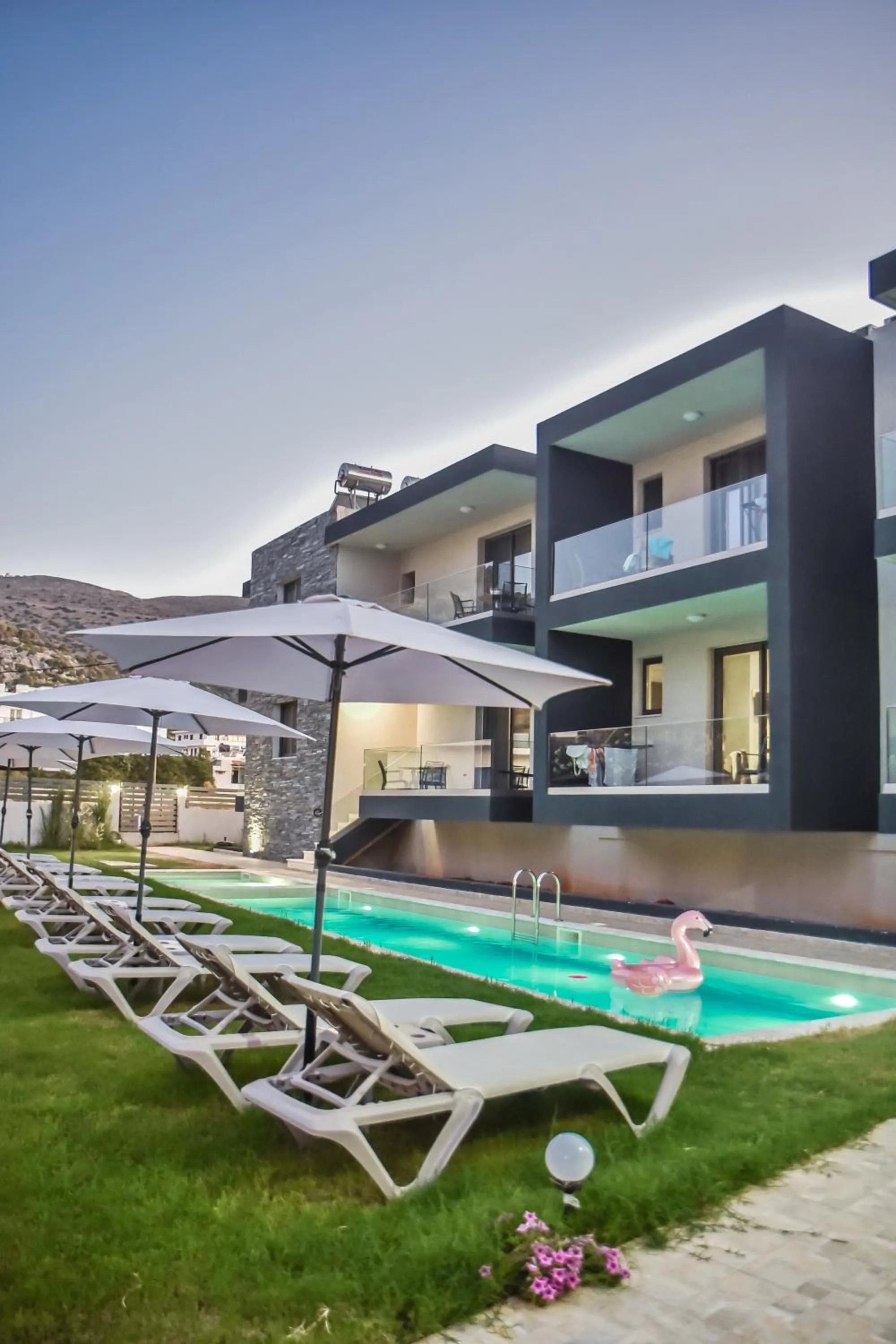 Swimming pool in Del Mar 'Adults Only'