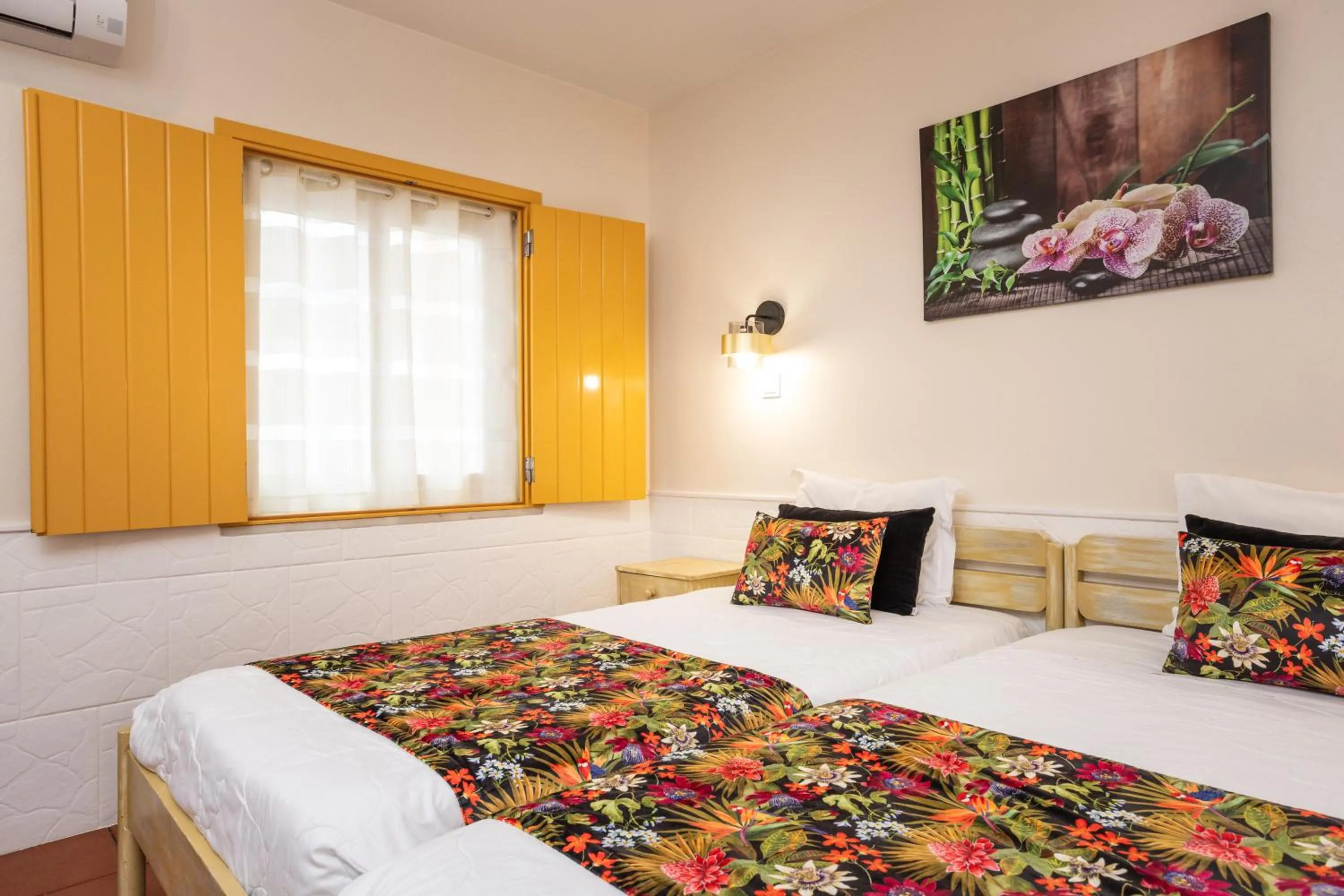 Property building, Bed in Rosa dos Ventos