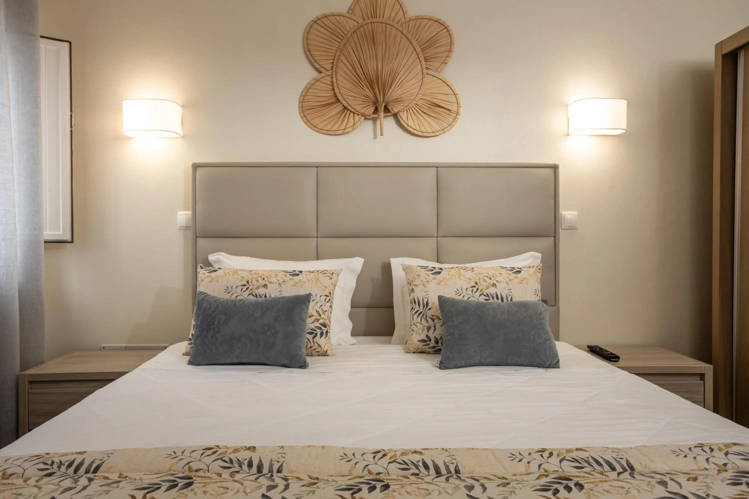 Property building, Bed in Rosa dos Ventos