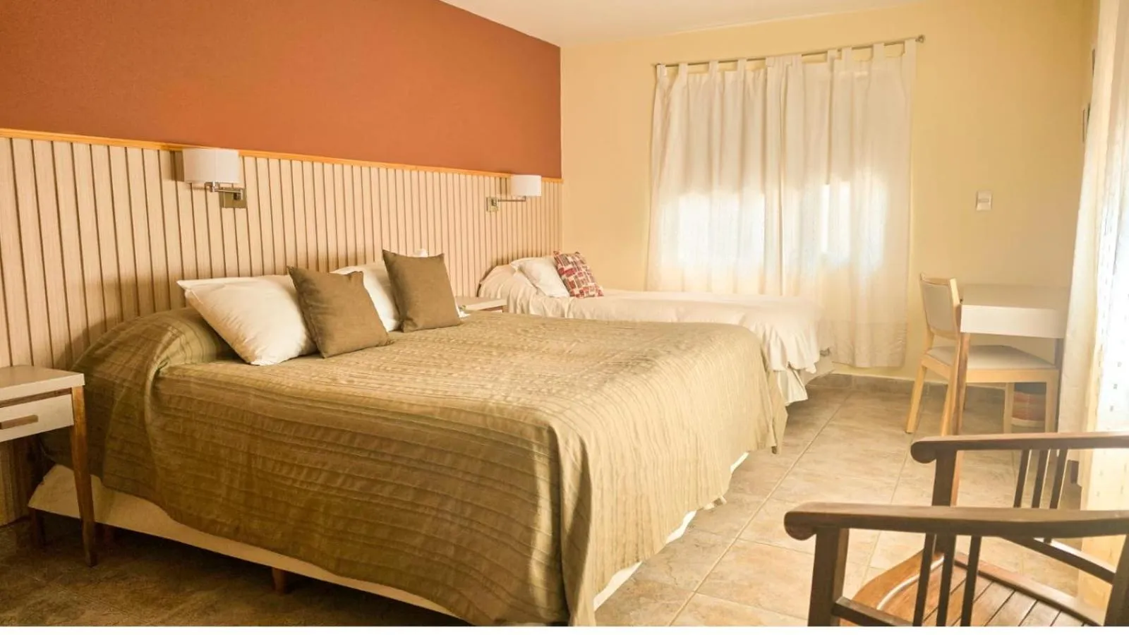 Property building, Bed in Hotel Lunajuim