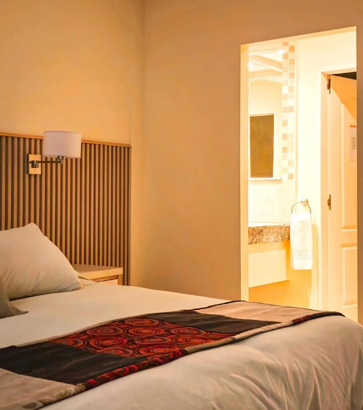 Property building, Bed in Hotel Lunajuim