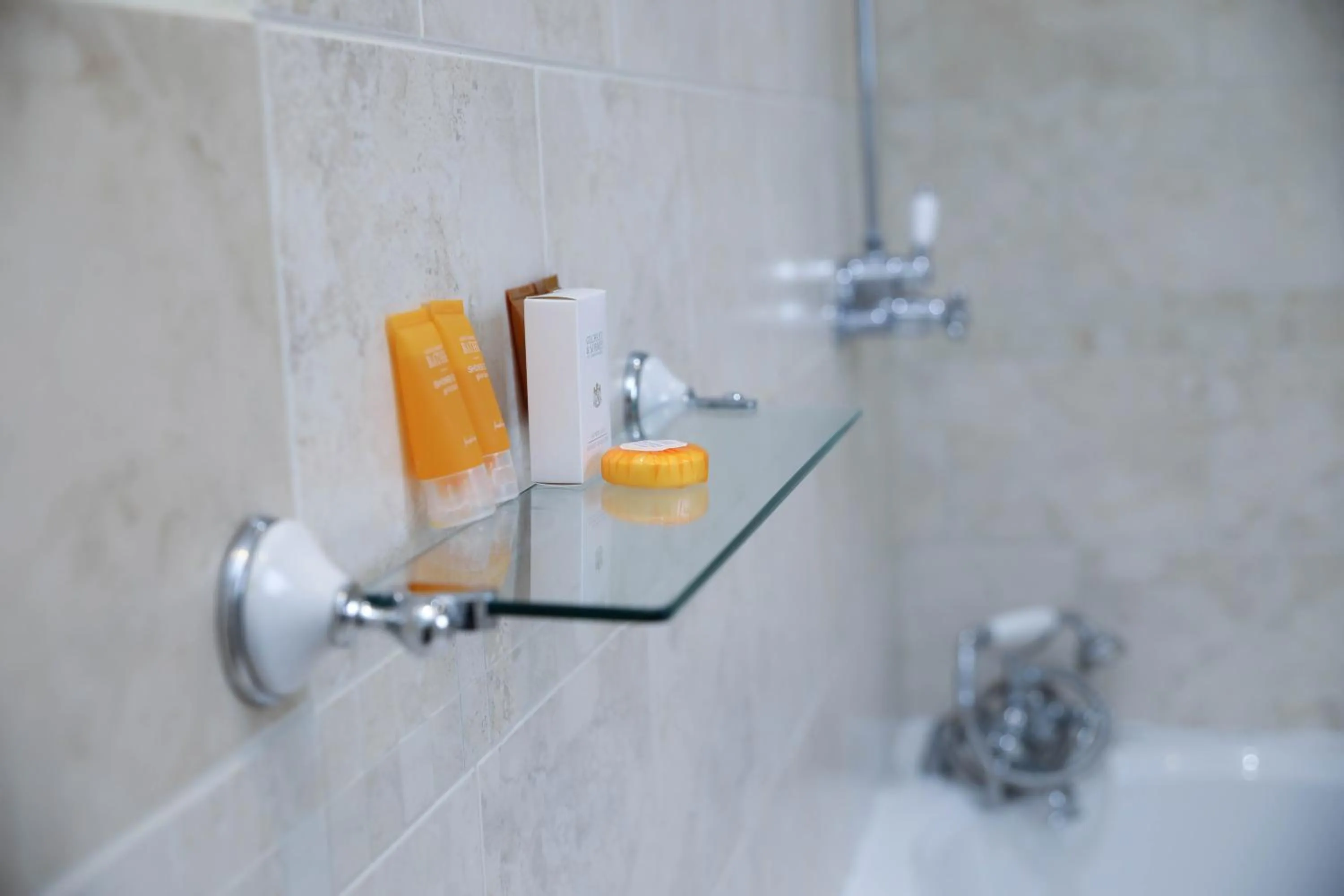 Bathroom in Shendish Manor Hotel & Golf Course