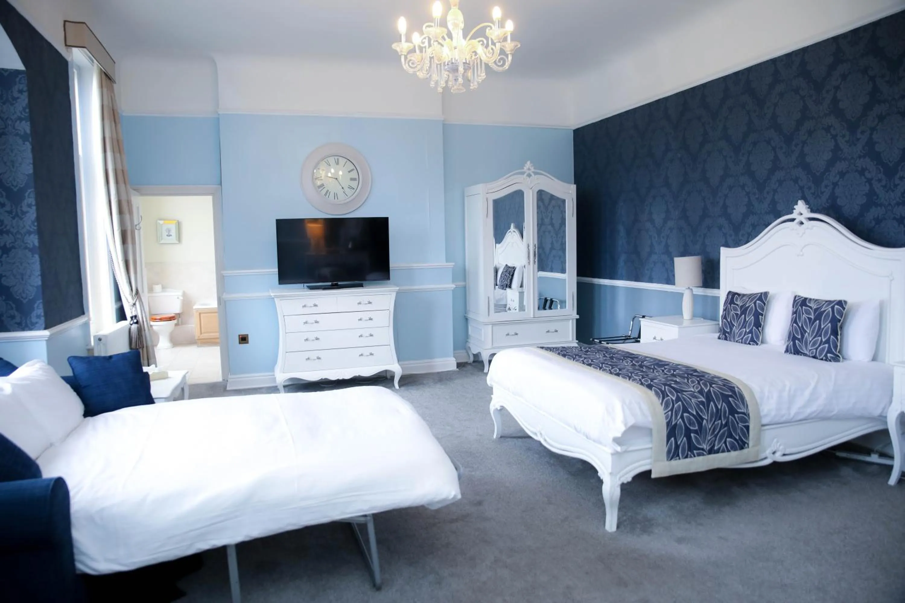 Bedroom, Bed in Shendish Manor Hotel & Golf Course