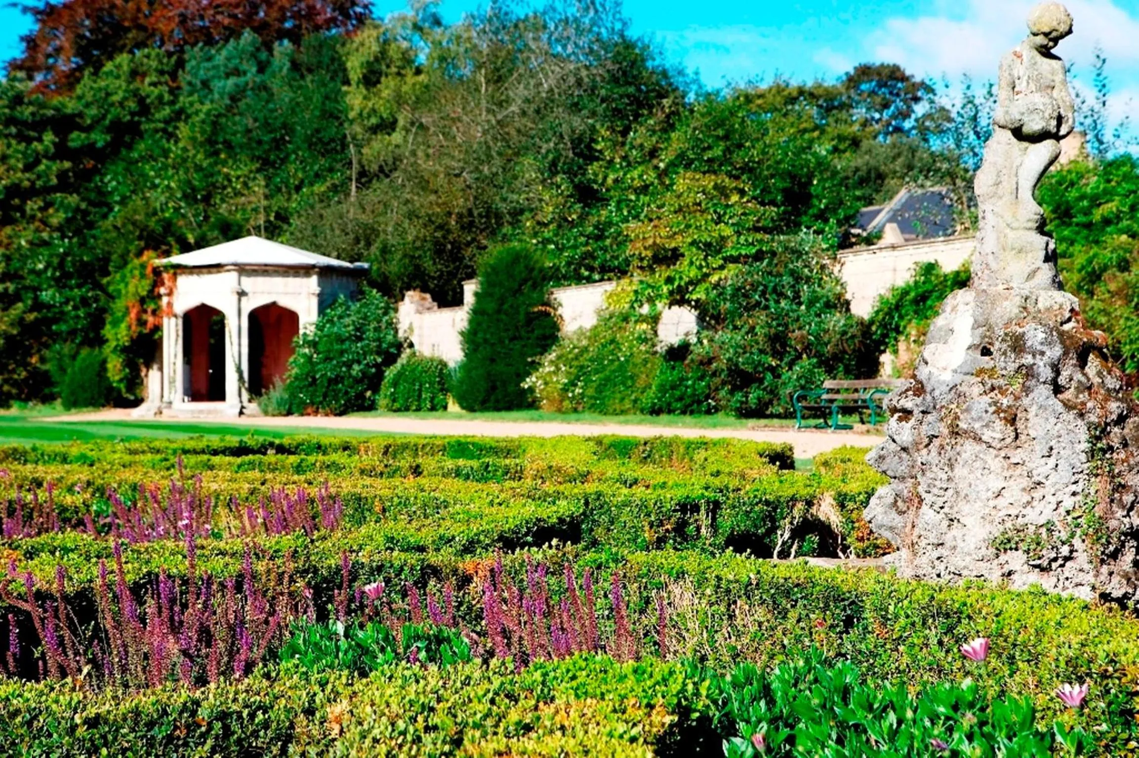 Garden in Shendish Manor Hotel & Golf Course