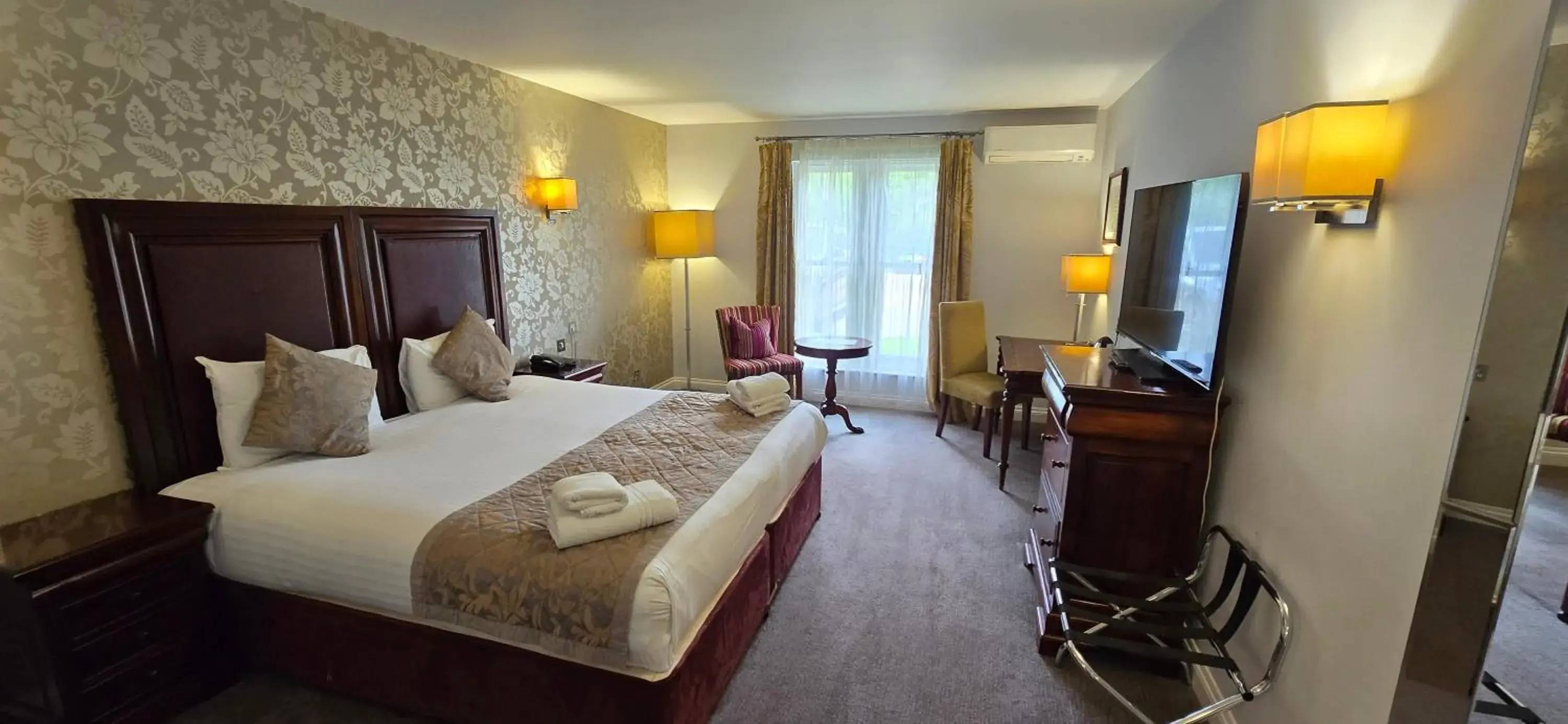Classic Double Room in Shendish Manor Hotel & Golf Course Classic Double Room in Shendish Manor Hotel & Golf Course