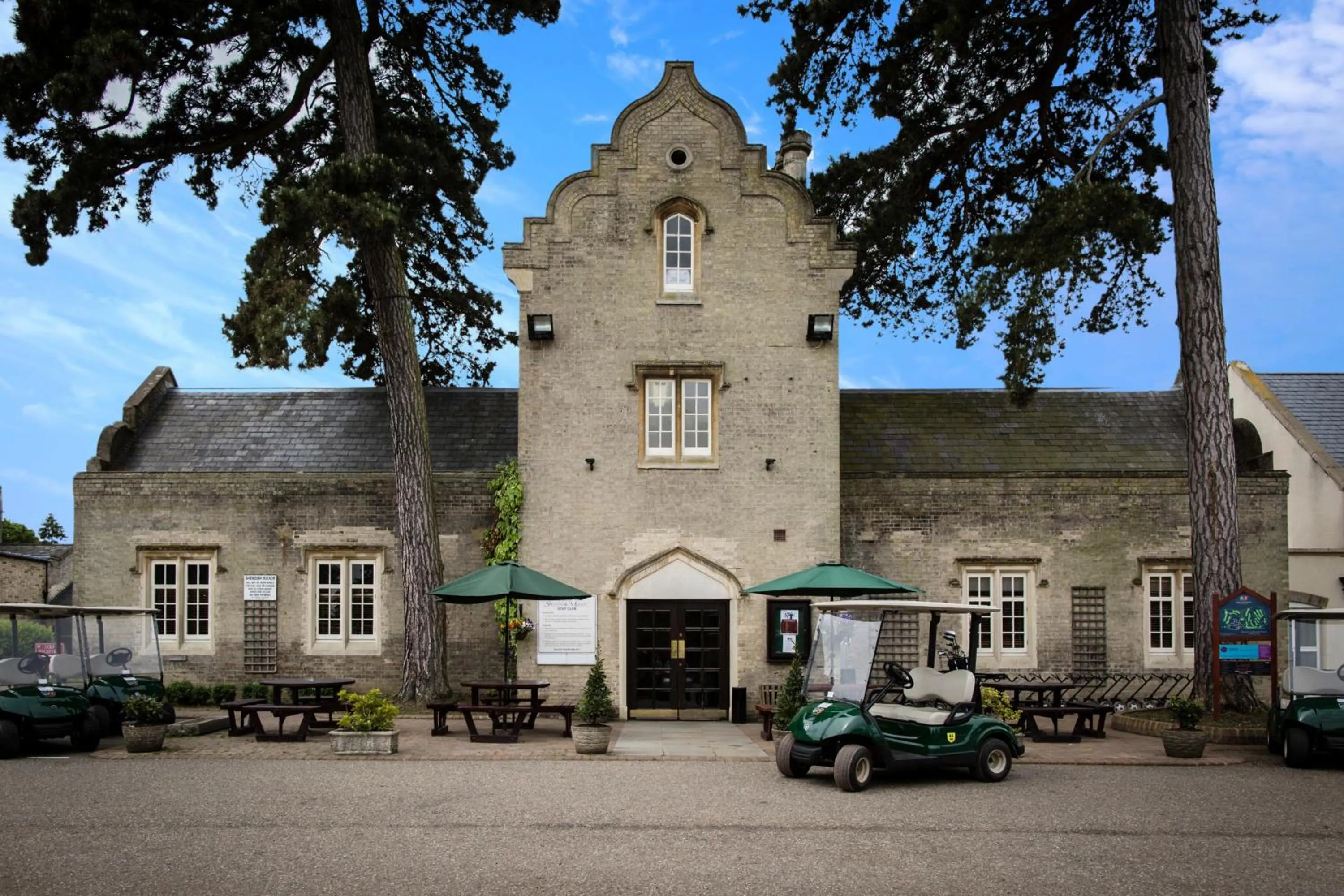 Golfcourse in Shendish Manor Hotel & Golf Course