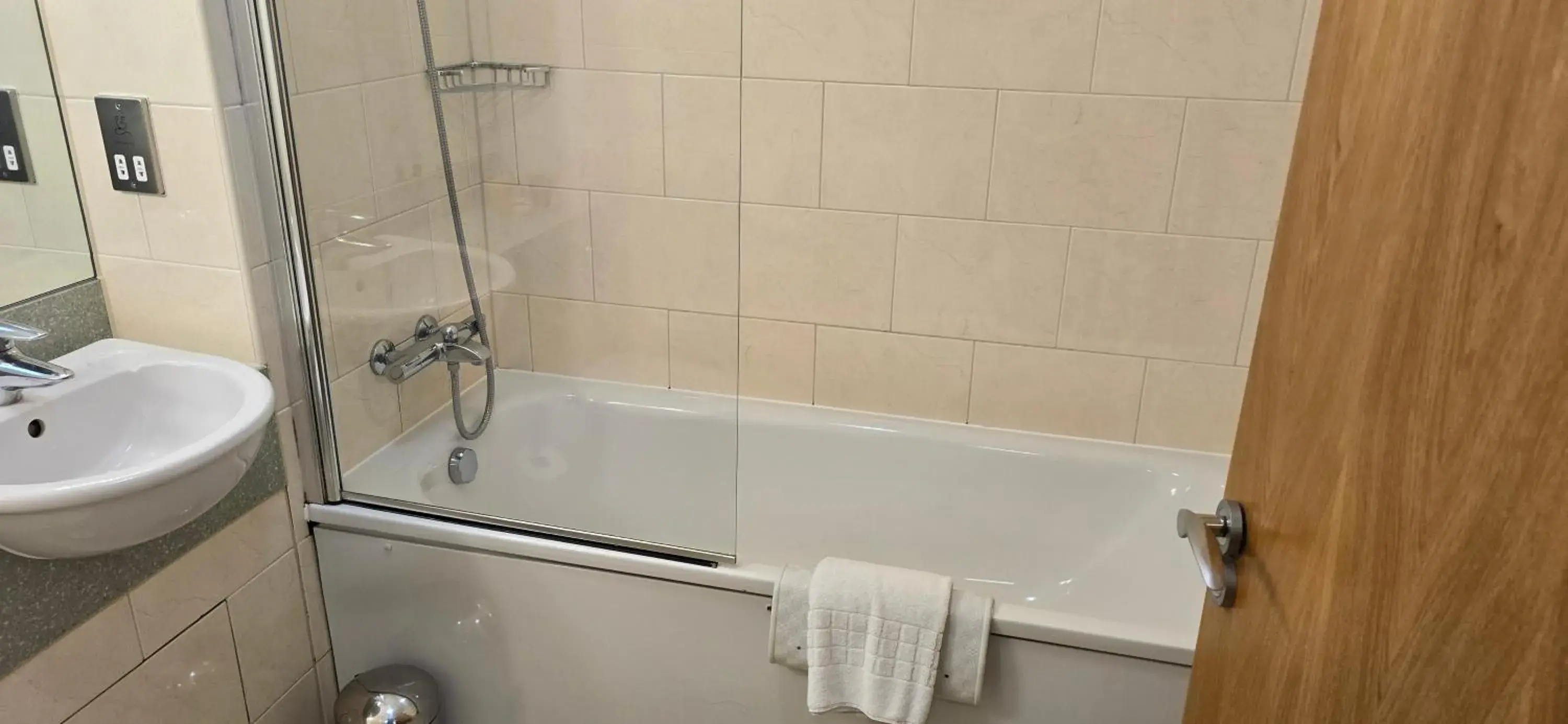 Classic Twin Room in Shendish Manor Hotel & Golf Course Classic Twin Room in Shendish Manor Hotel & Golf Course