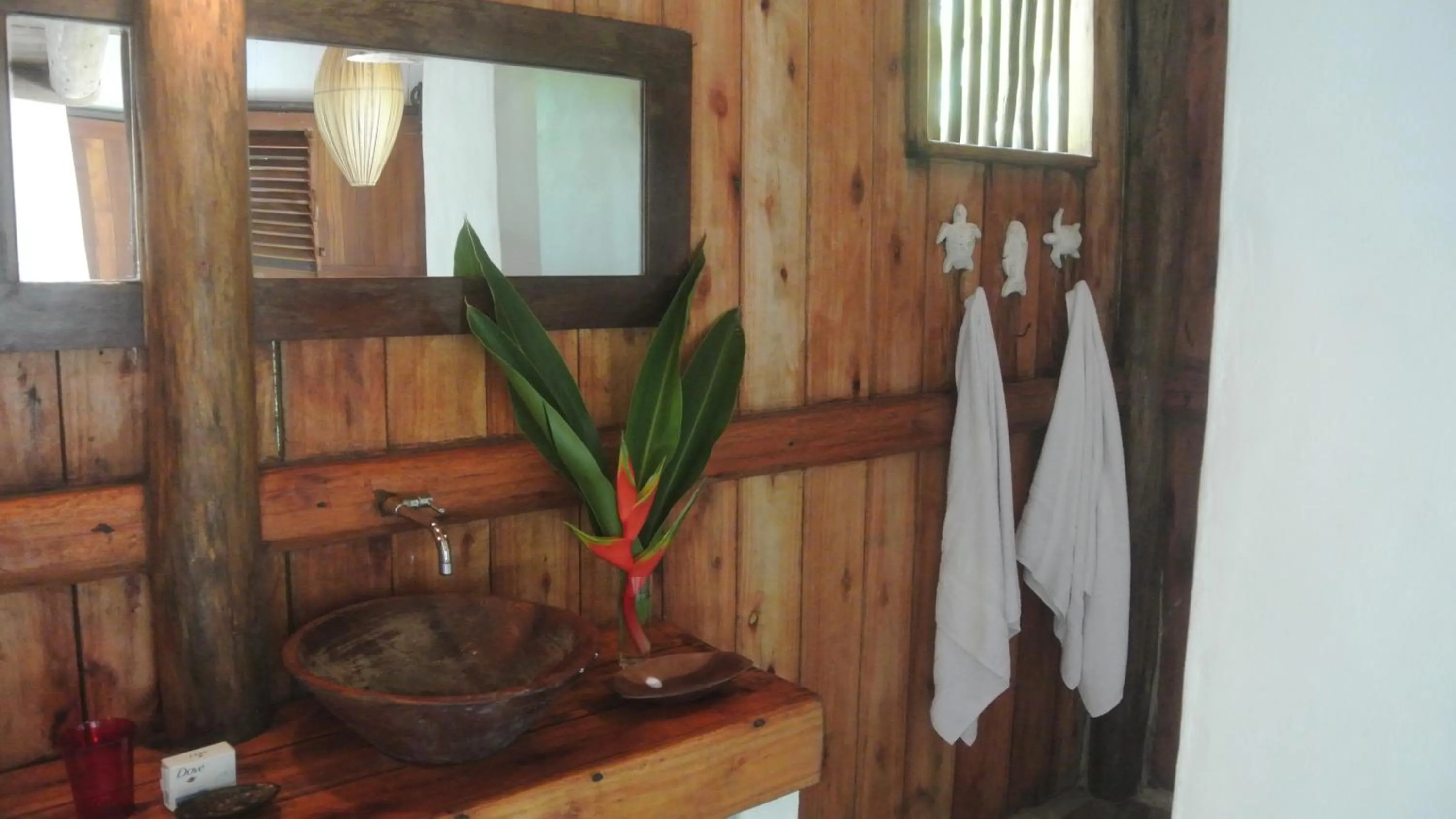 Bathroom in Trancoso Jungle Lodge