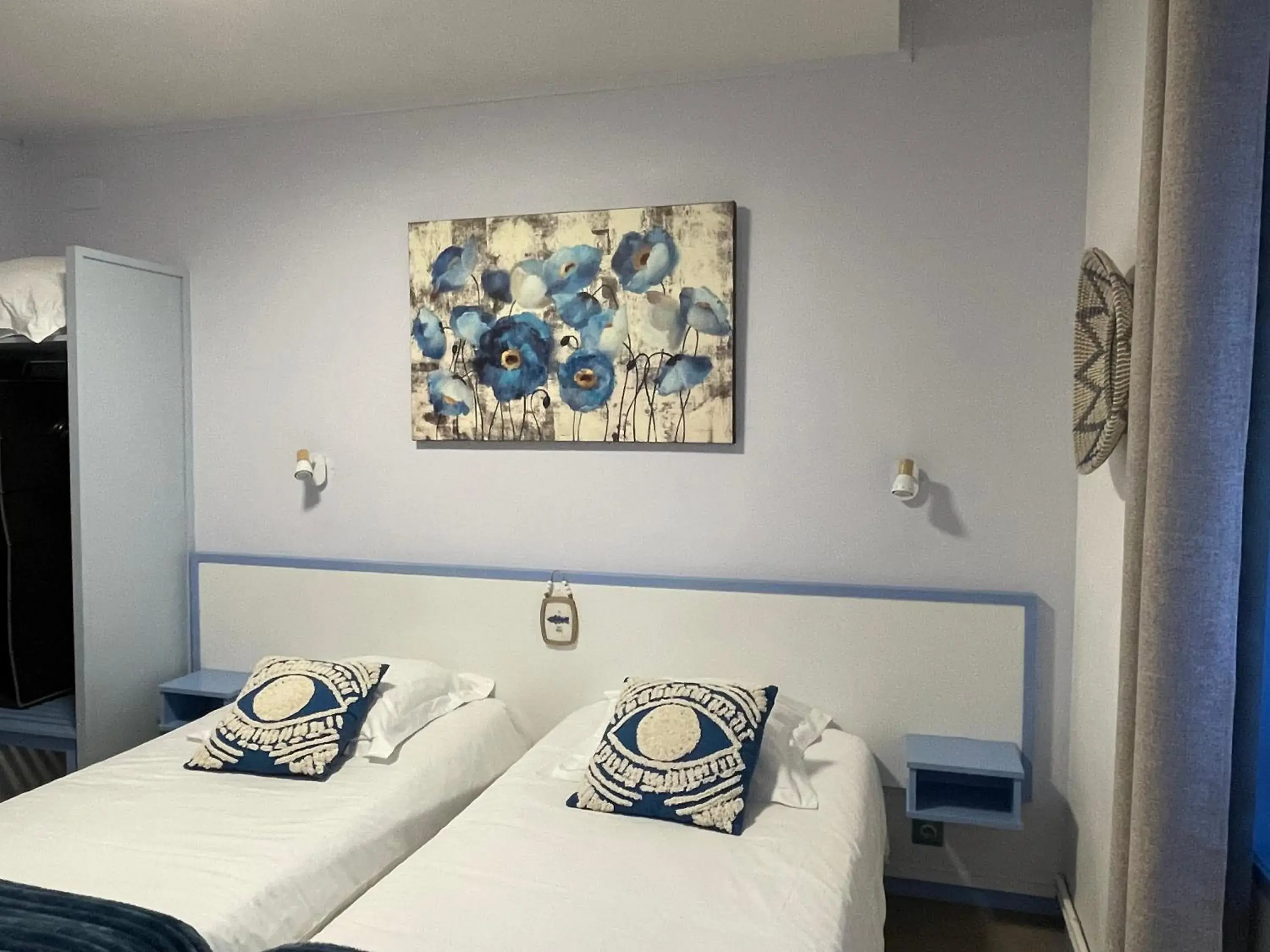 Twin Room in Hôtel de la Plage Twin Room in Hôtel de la Plage