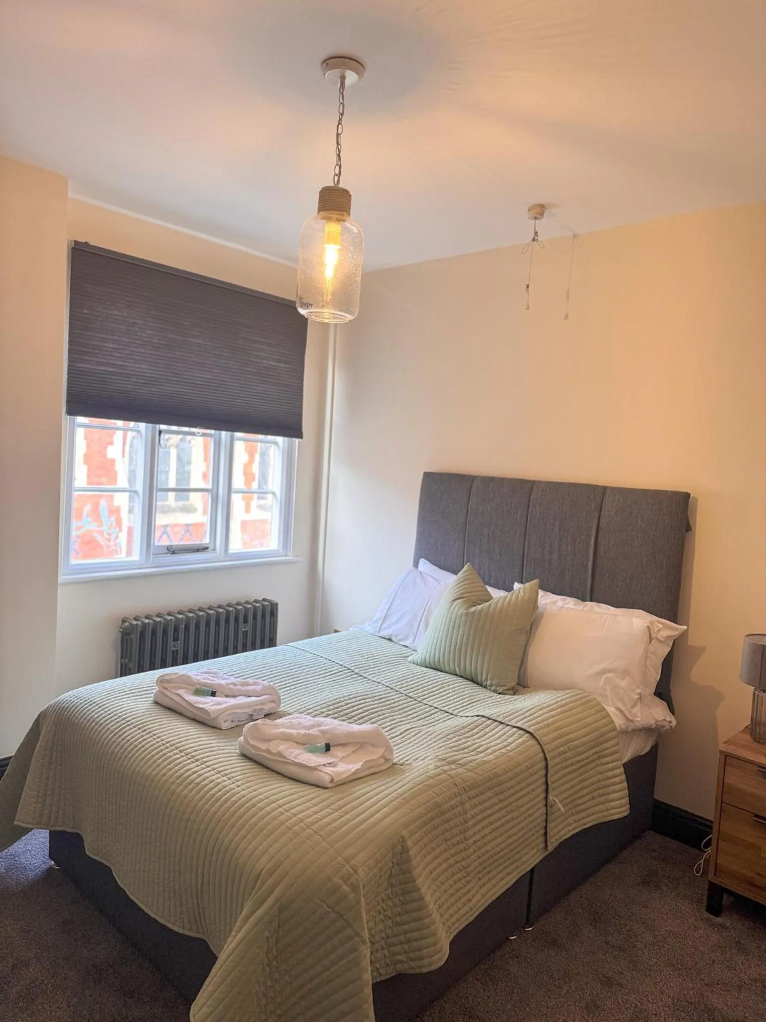 Bedroom, Bed in The Old Crown