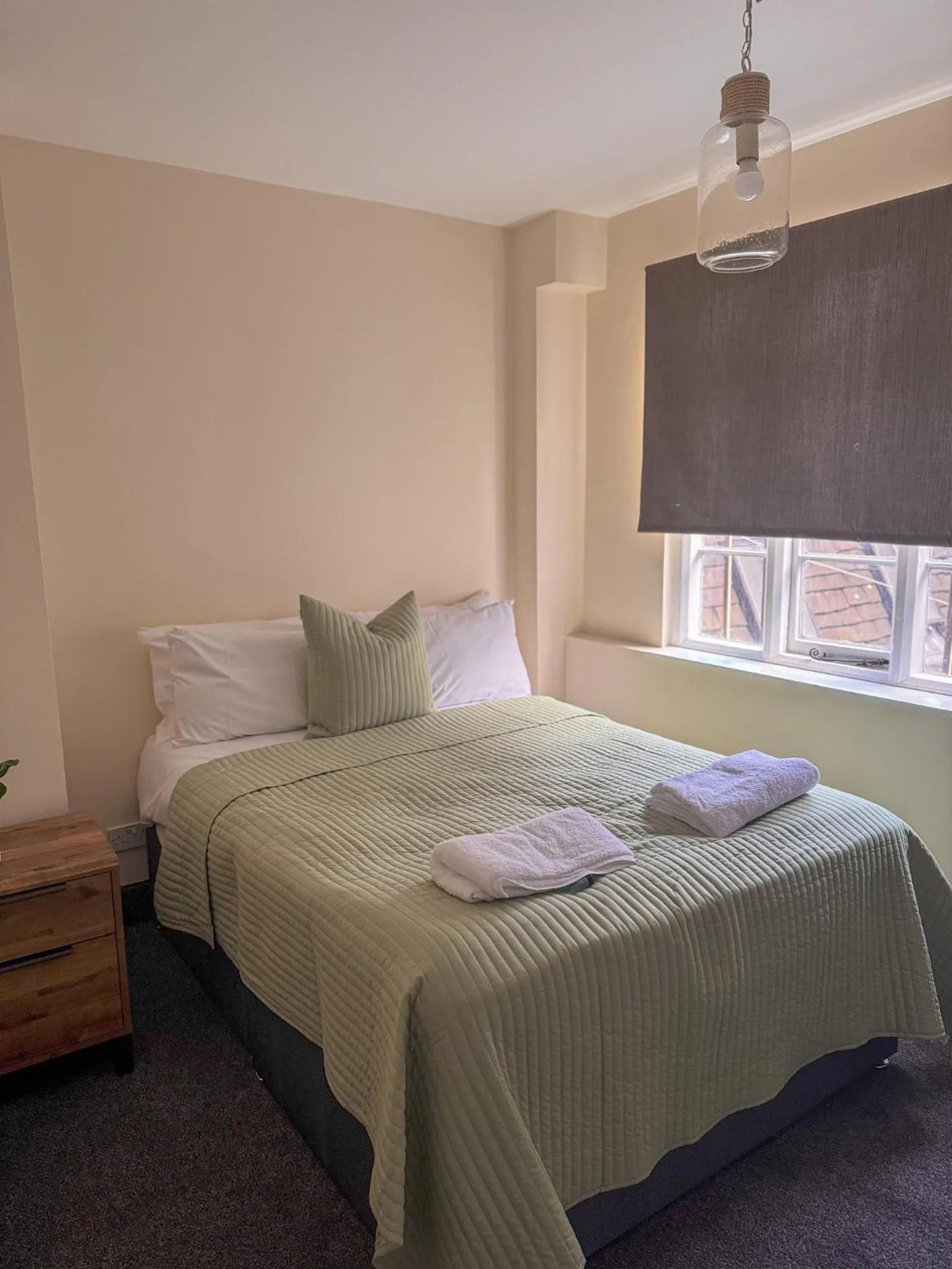 Bedroom, Bed in The Old Crown