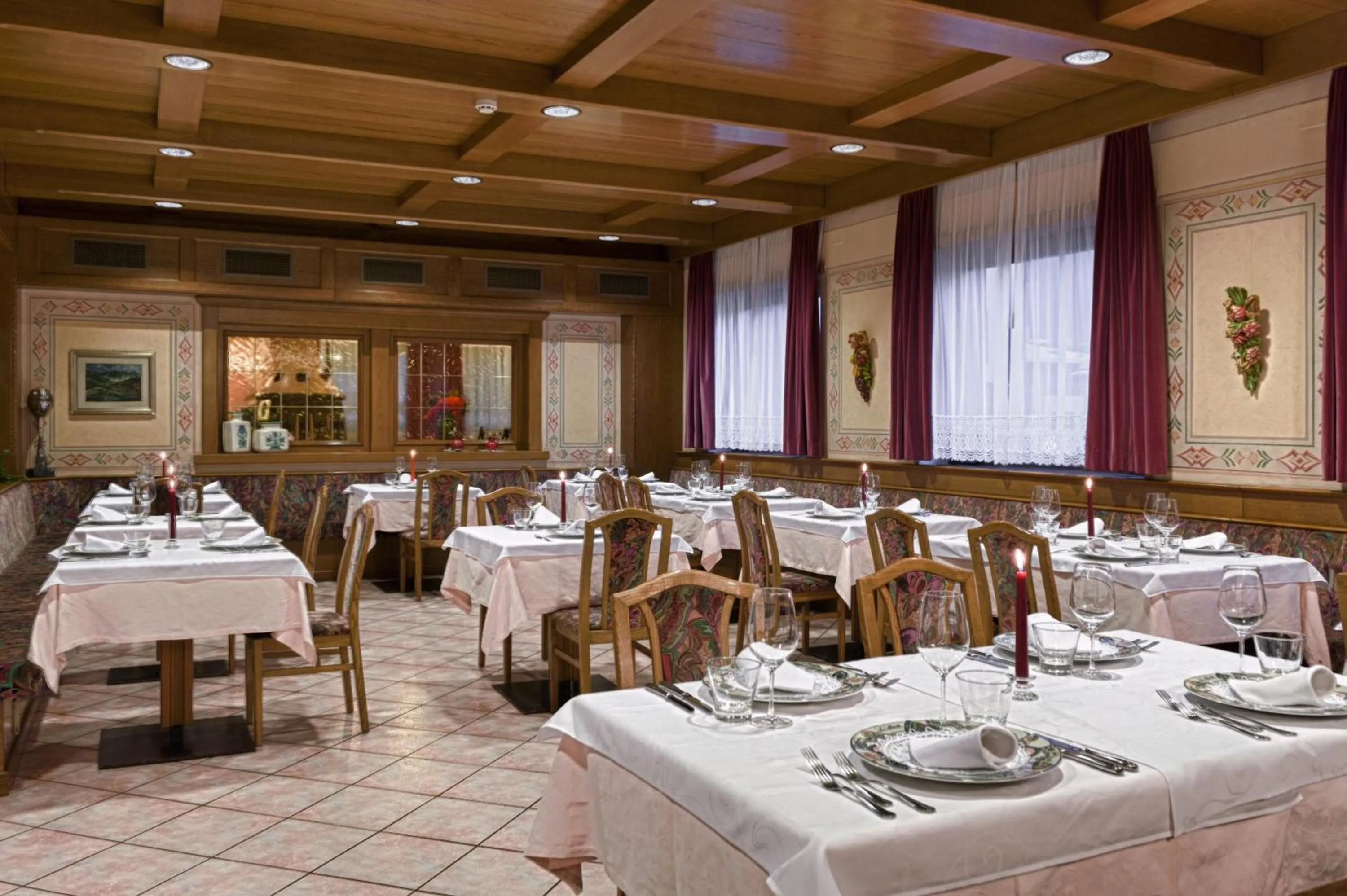 Restaurant/places to eat in Hotel La Serenella