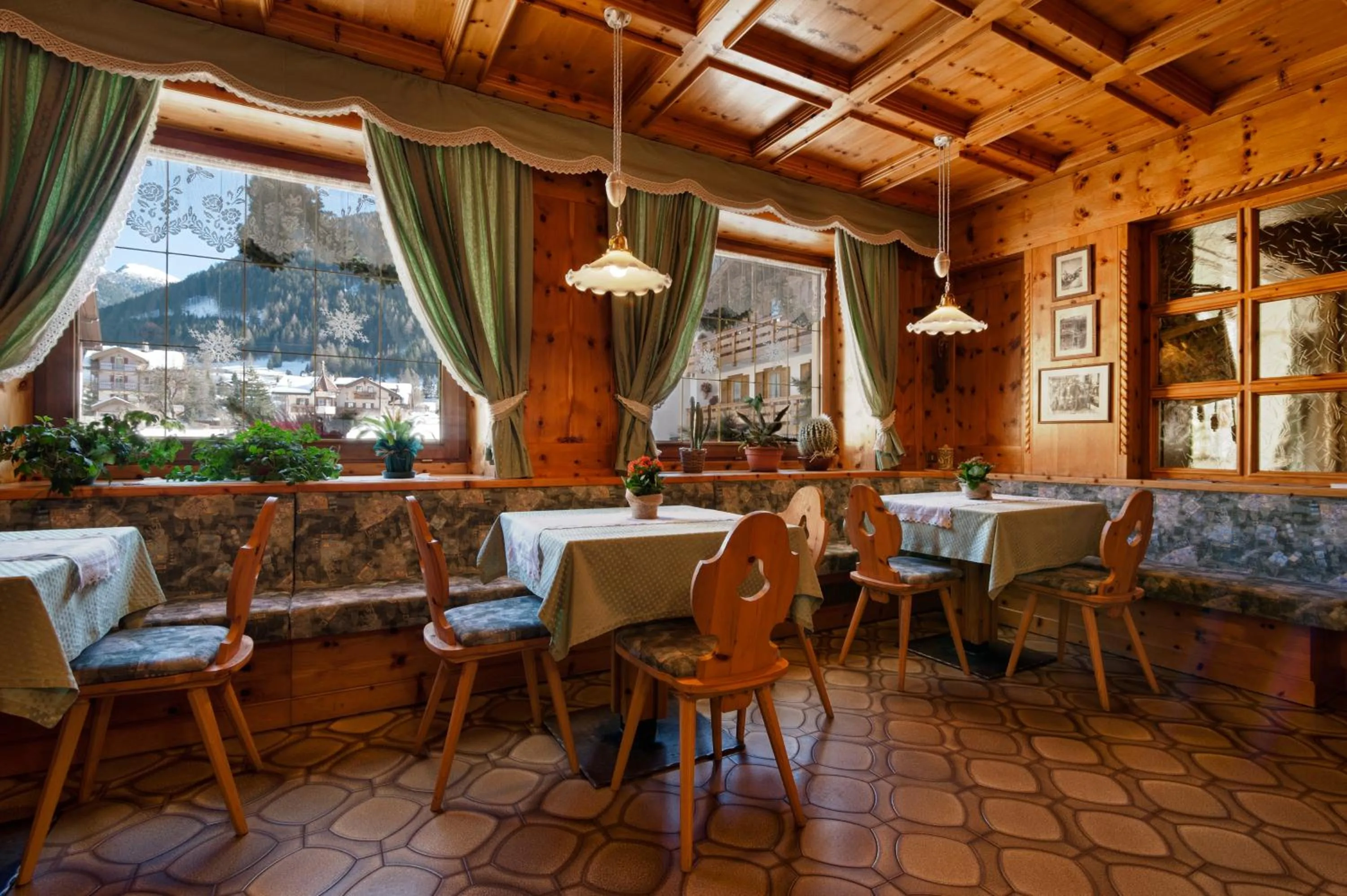 Communal lounge/ TV room in Hotel La Serenella