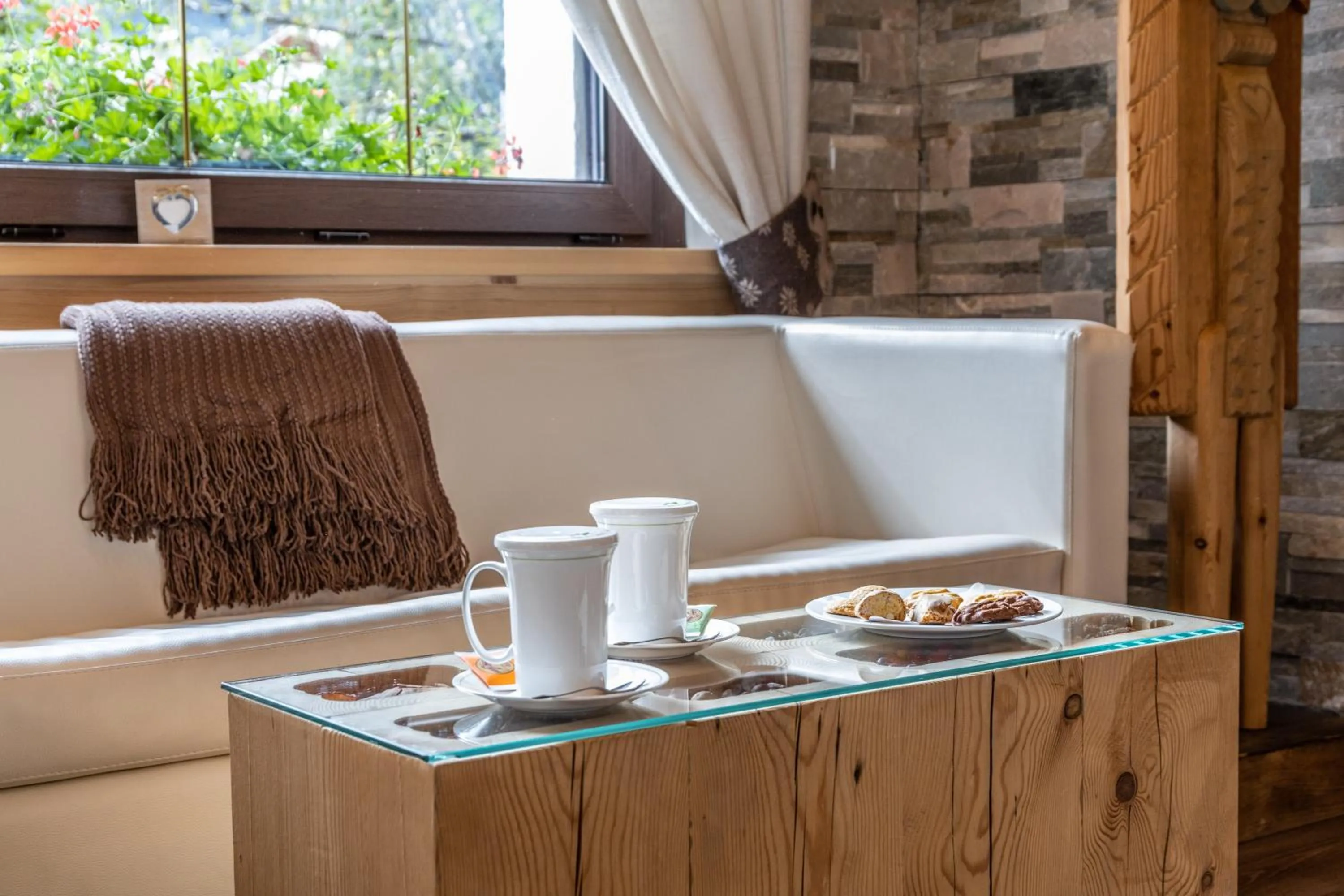 Lounge or bar in Hotel La Serenella