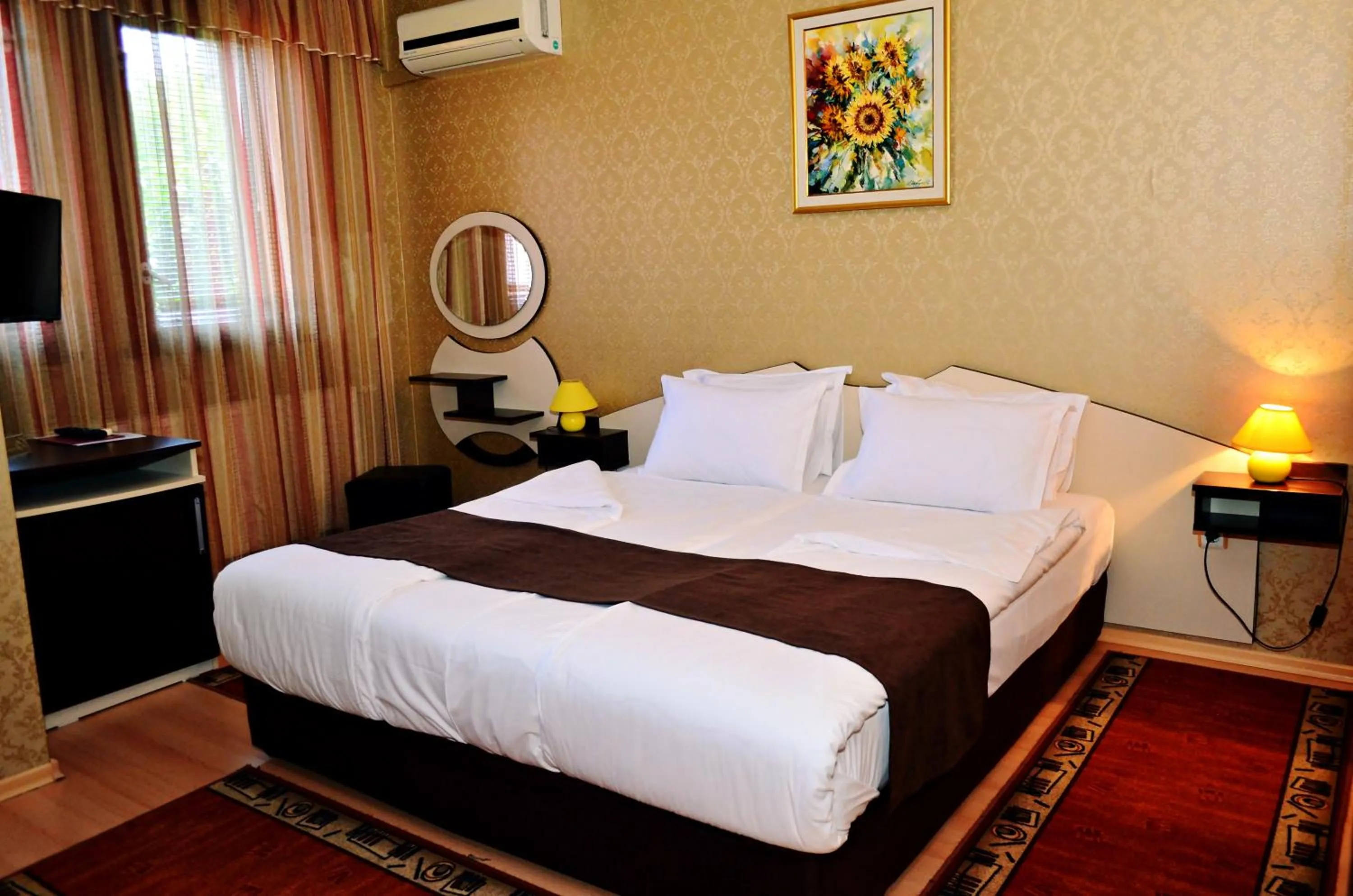 Photo of the whole room, Bed in Family Hotel Maraya