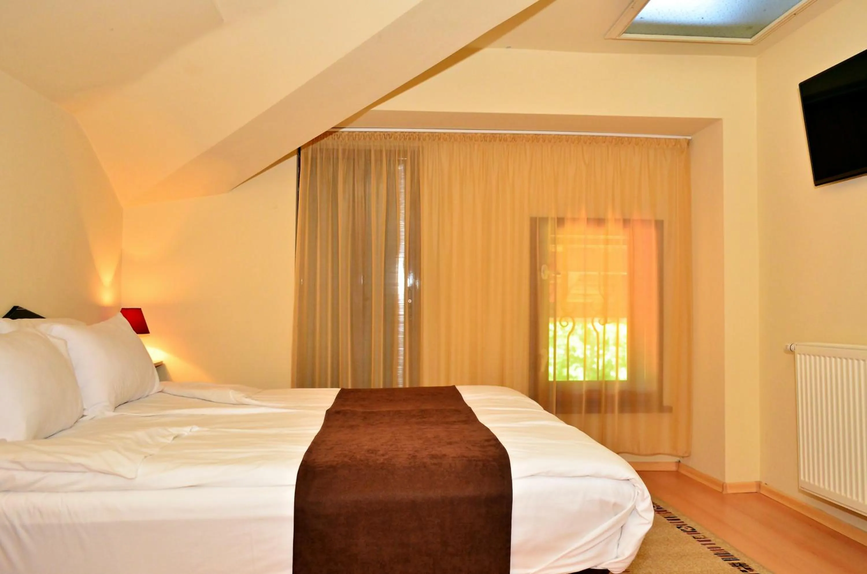 Bedroom, Bed in Family Hotel Maraya