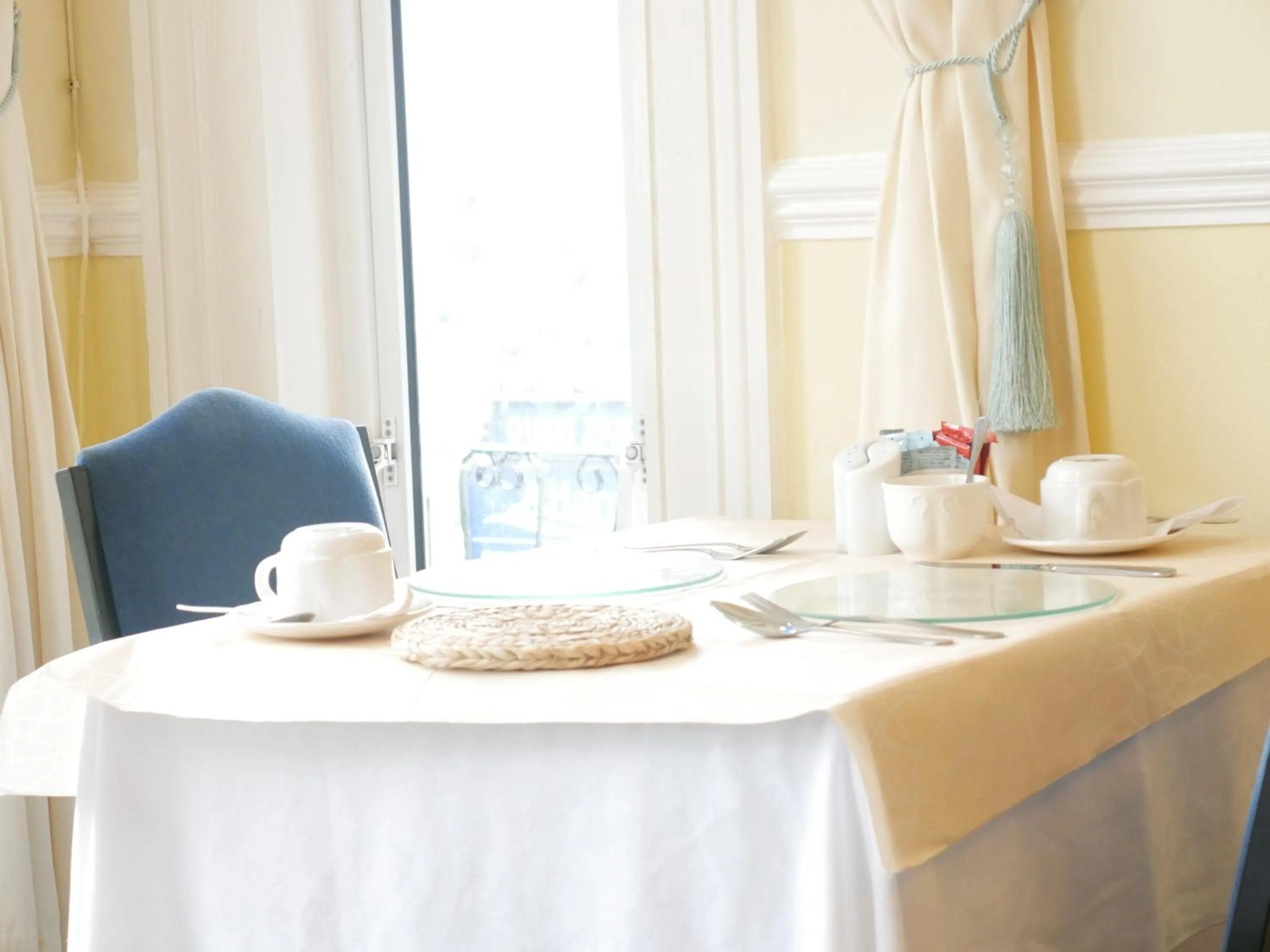 Dining area in The Trouville