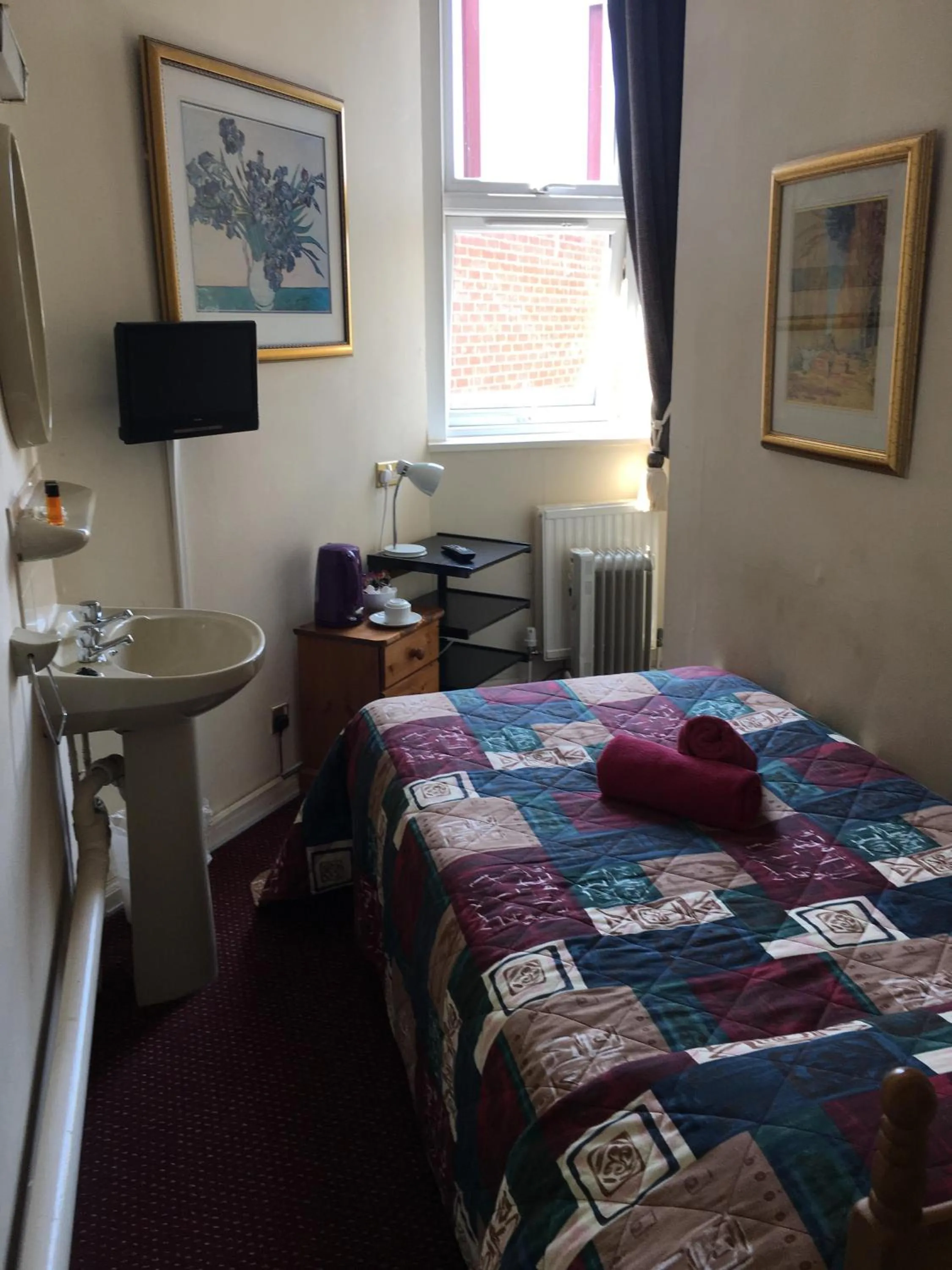 Bed in The Long Room Hotel and Bar