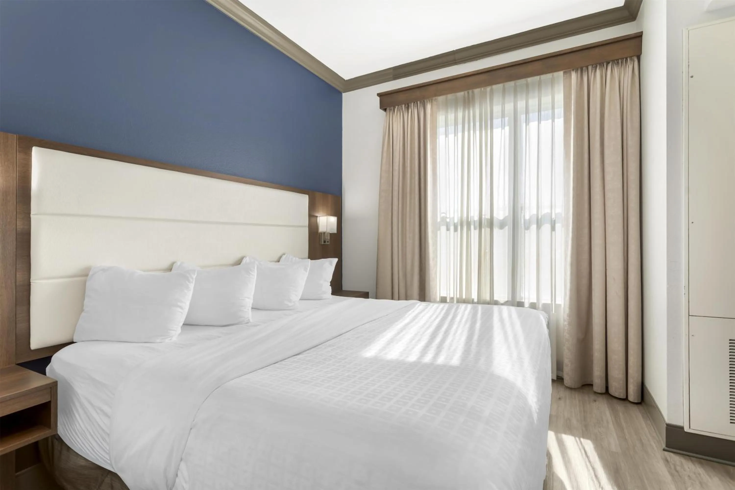 Bedroom, Bed in Best Western Plus First Coast Inn and Suites