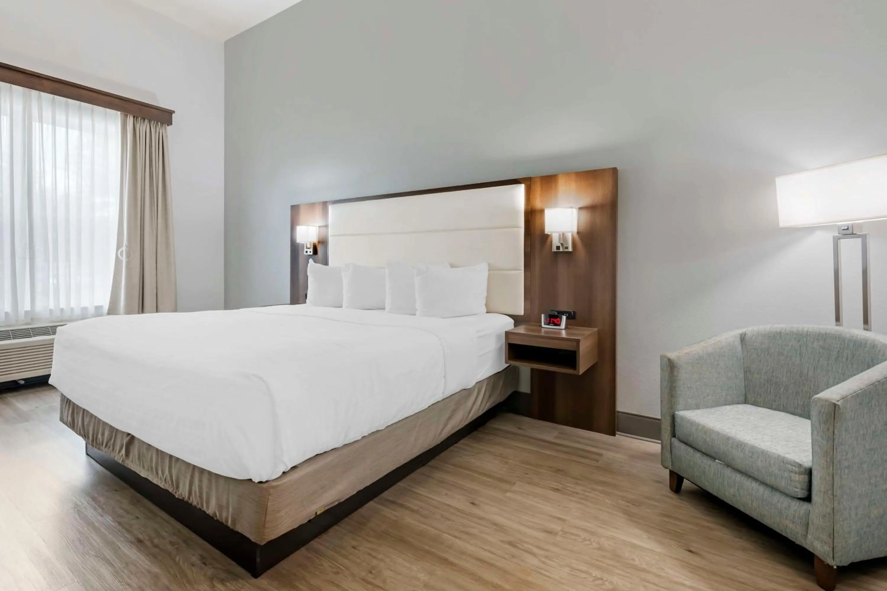 Bedroom, Bed in Best Western Plus First Coast Inn and Suites