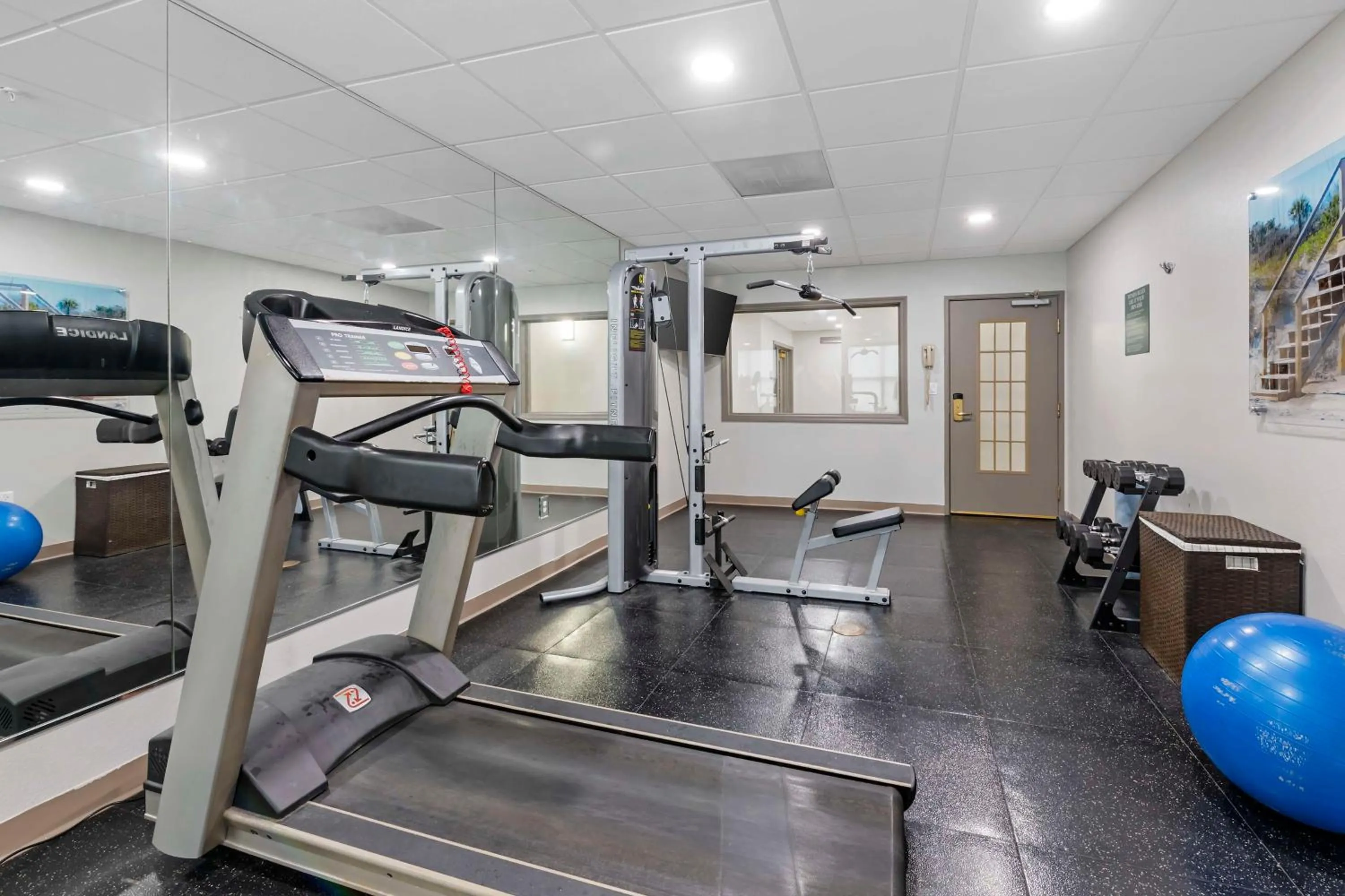 Fitness centre/facilities in Best Western Plus First Coast Inn and Suites