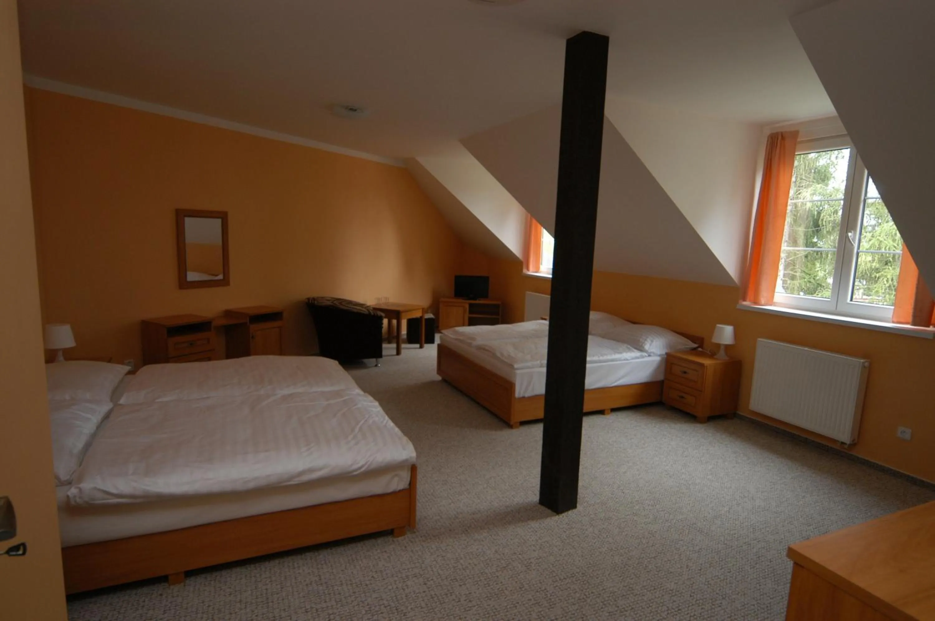 Photo of the whole room, Bed in Toscca