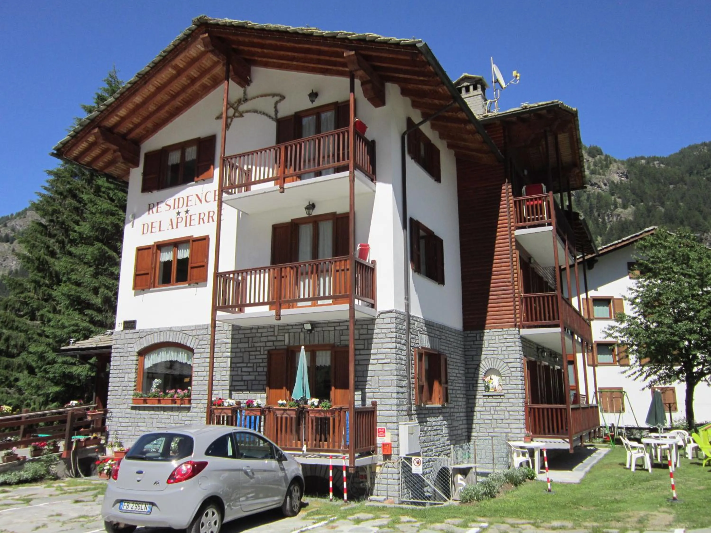 Facade/entrance in Residence Delapierre