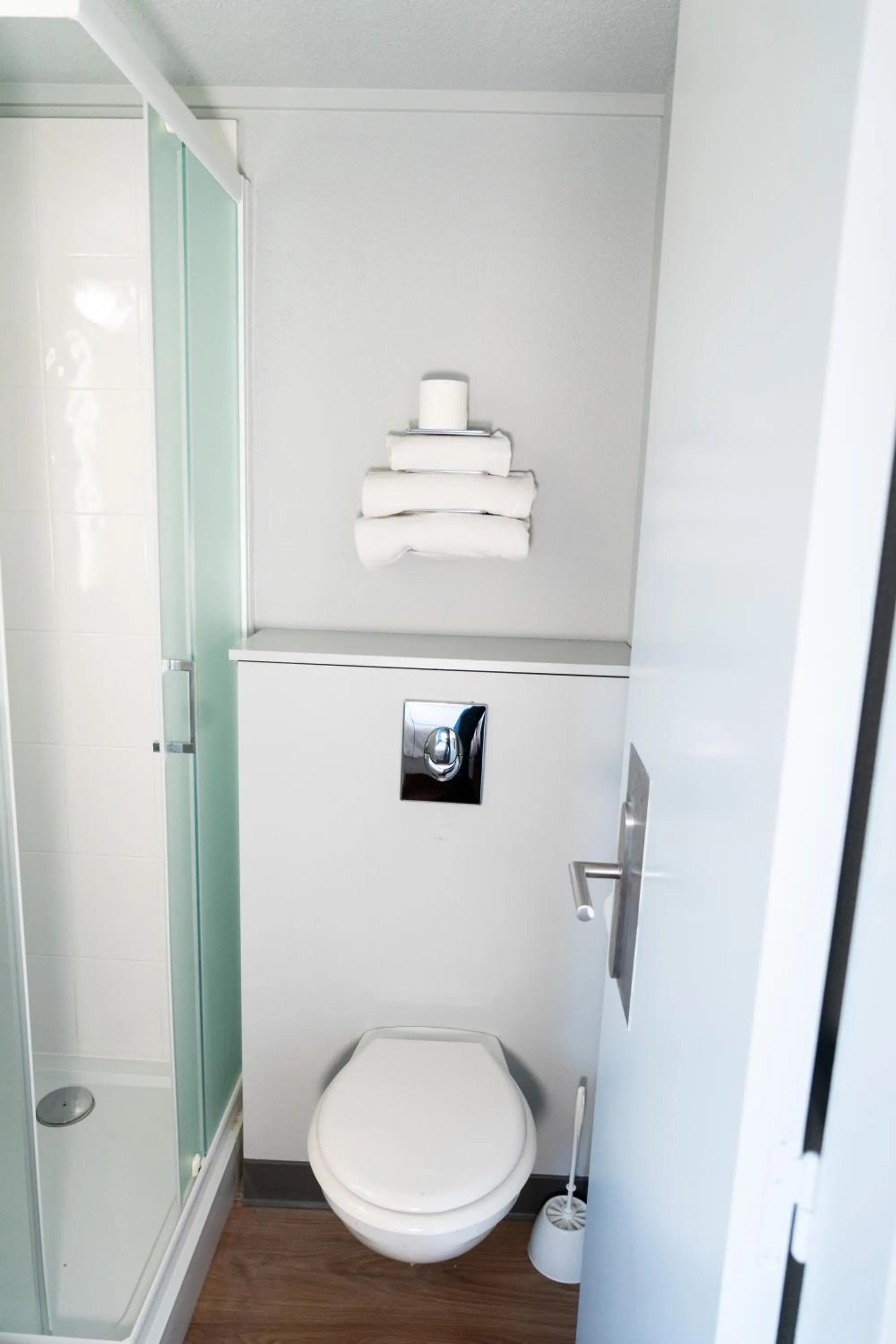 Toilet in ibis budget Aix en Provence