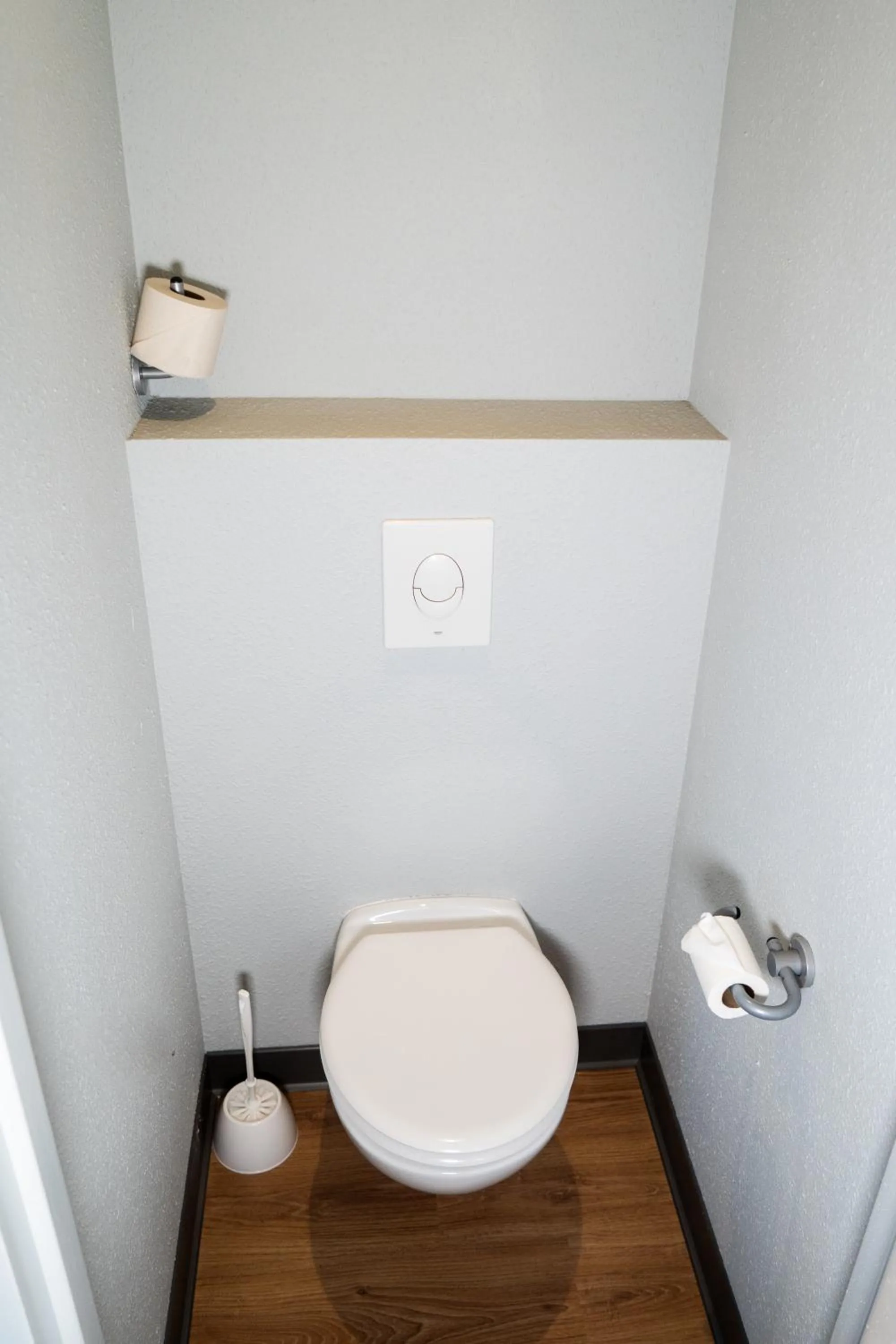 Toilet in ibis budget Aix en Provence