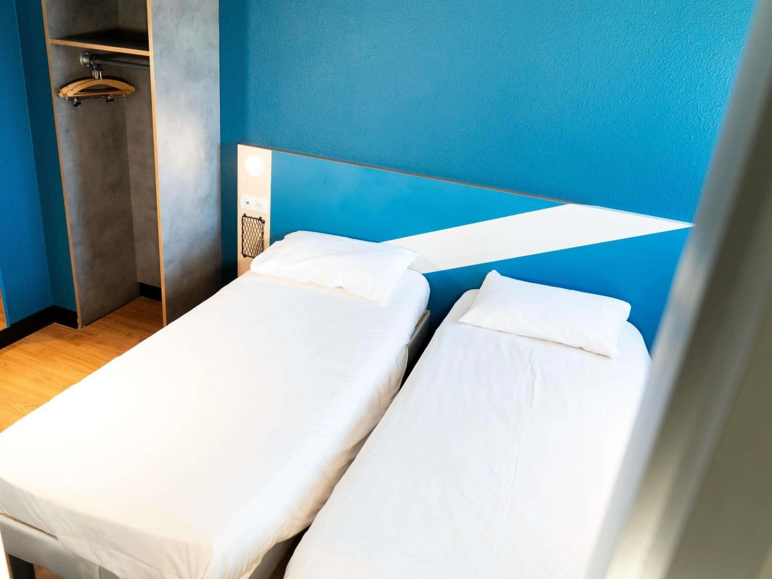 Bedroom, Bed in ibis budget Aix en Provence