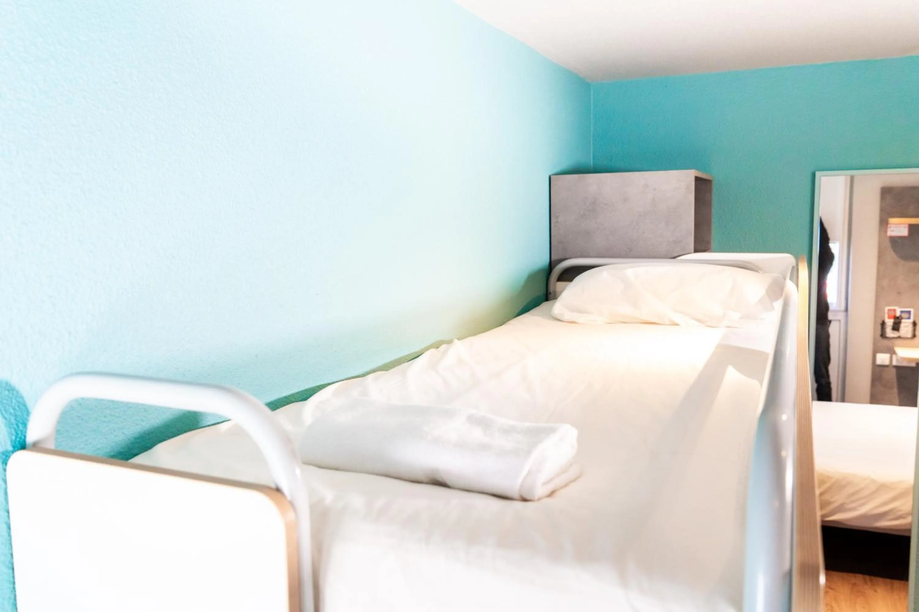 Bedroom, Bed in ibis budget Aix en Provence