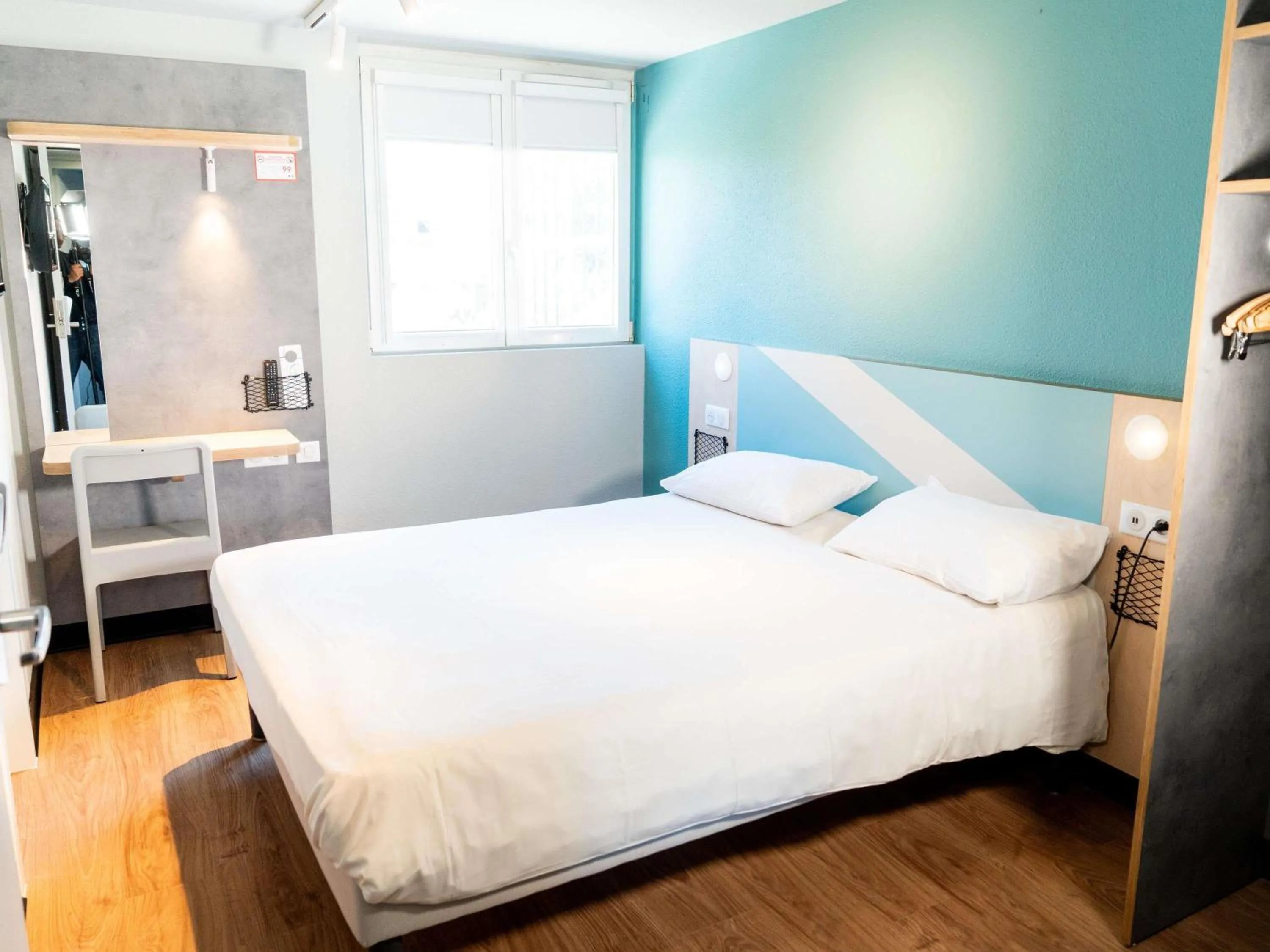 Bedroom, Bed in ibis budget Aix en Provence
