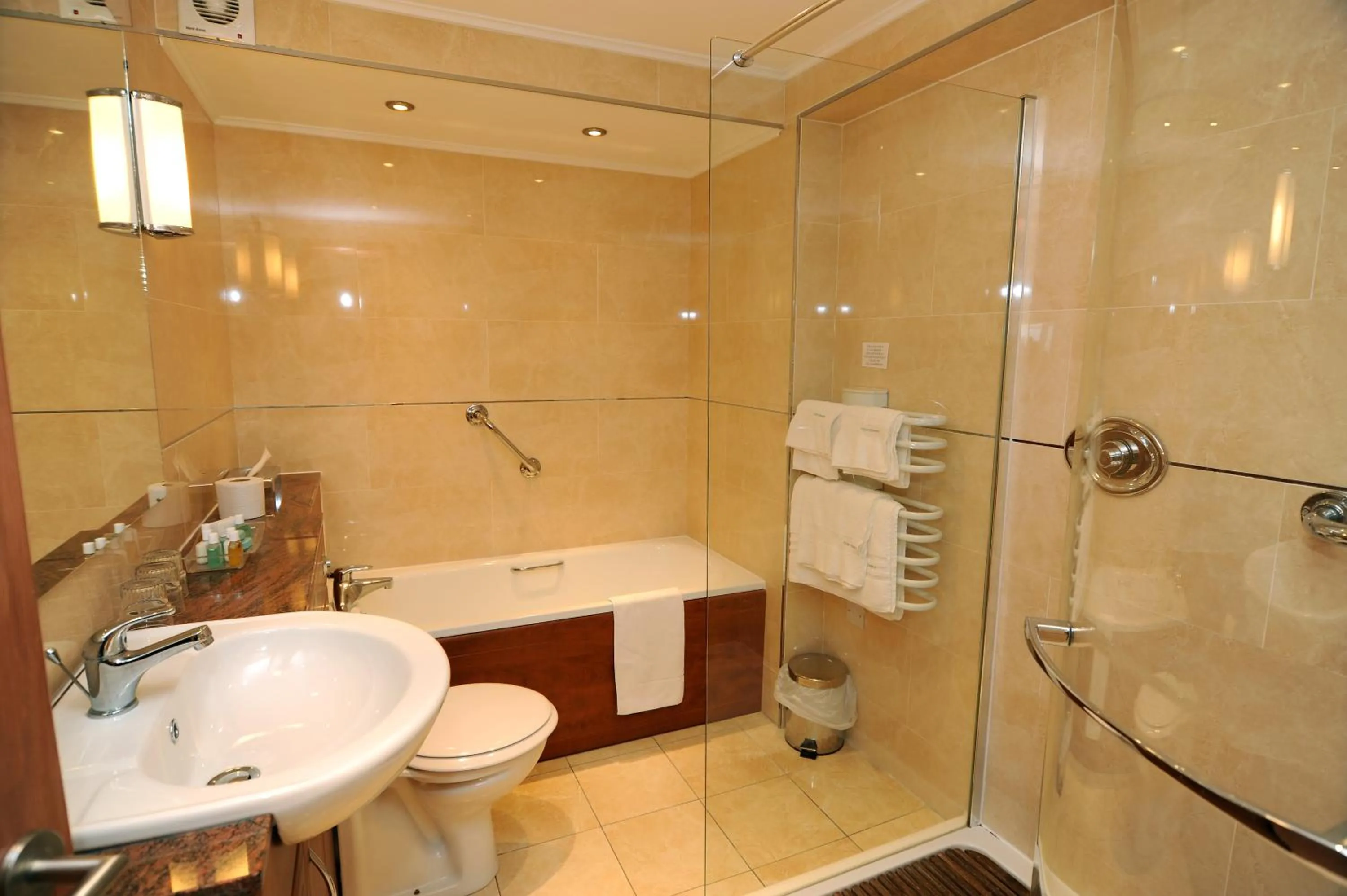 Bathroom in Expanse Hotel