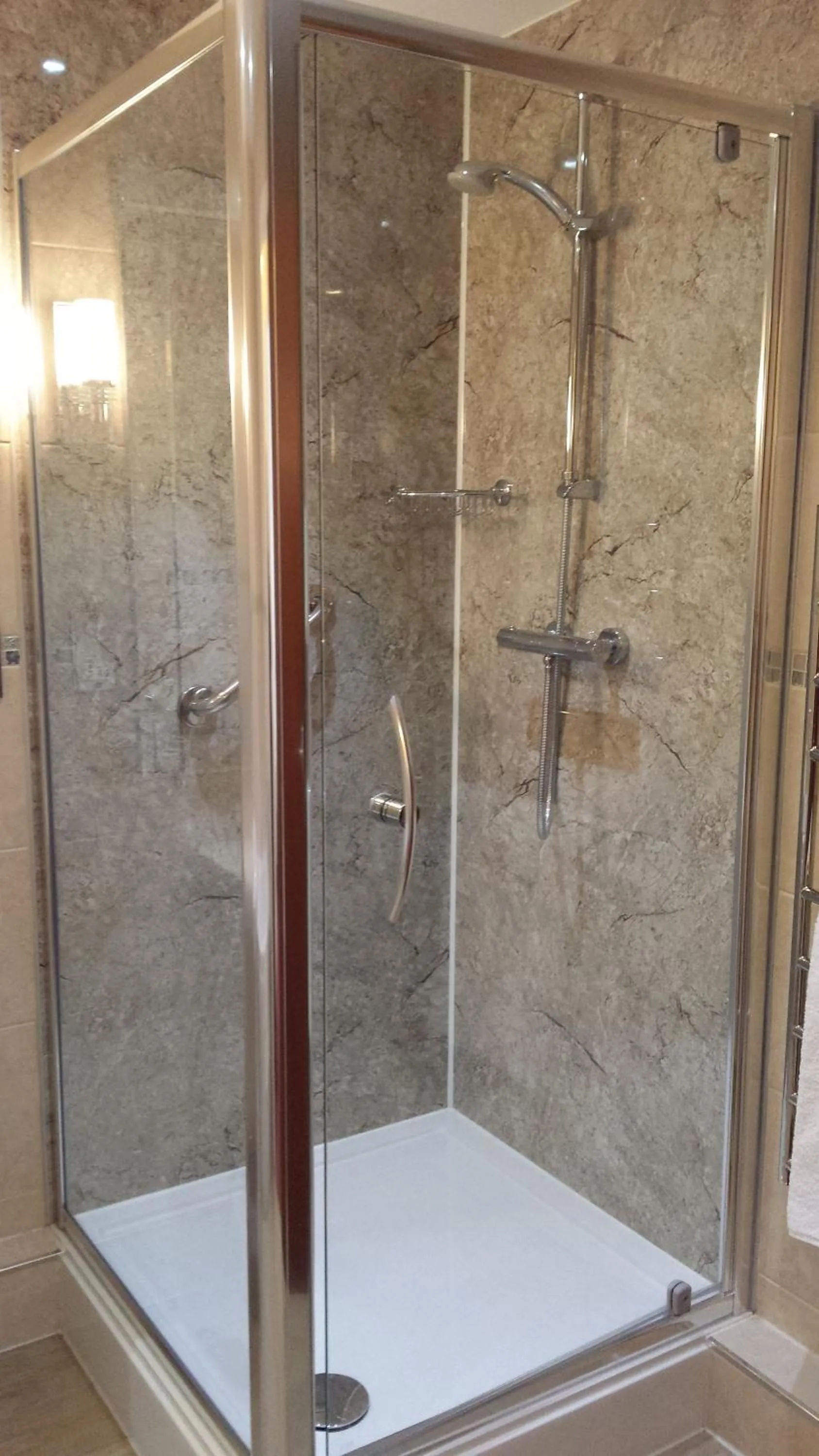 Shower in Expanse Hotel