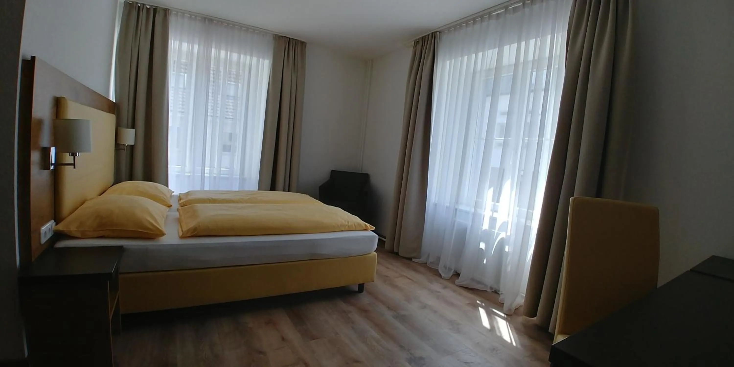 Bed in ZUM ZIEL Hotel & Restaurant Grenzach-Wyhlen bei Basel