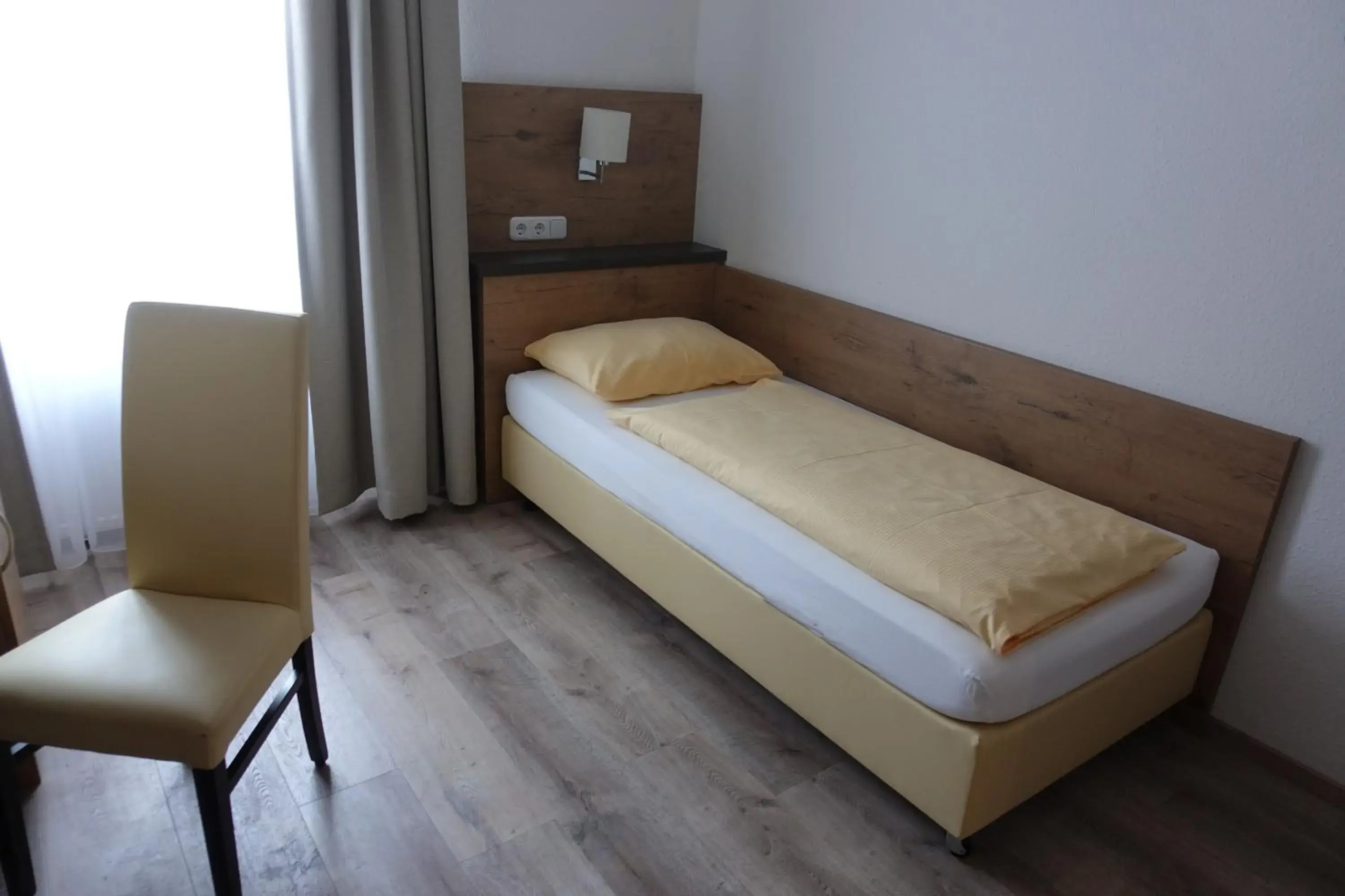 Single Room in ZUM ZIEL Hotel & Restaurant Grenzach-Wyhlen bei Basel Single Room in ZUM ZIEL Hotel & Restaurant Grenzach-Wyhlen bei Basel