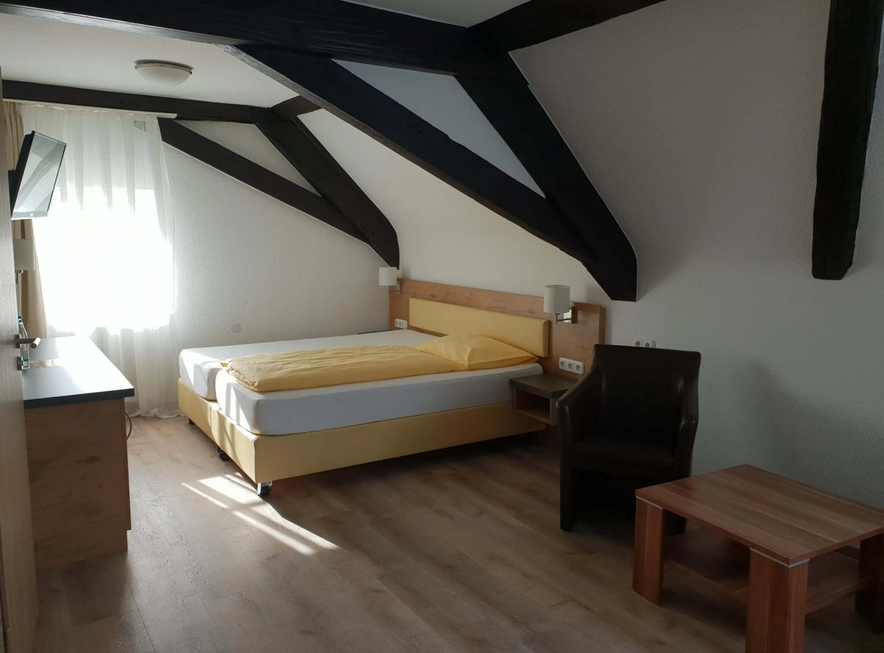 Bed in ZUM ZIEL Hotel & Restaurant Grenzach-Wyhlen bei Basel